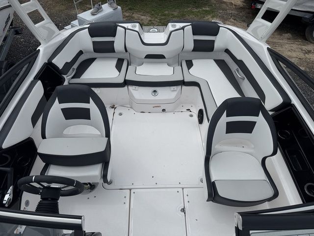 2025 Yamaha Boats 195S - 11