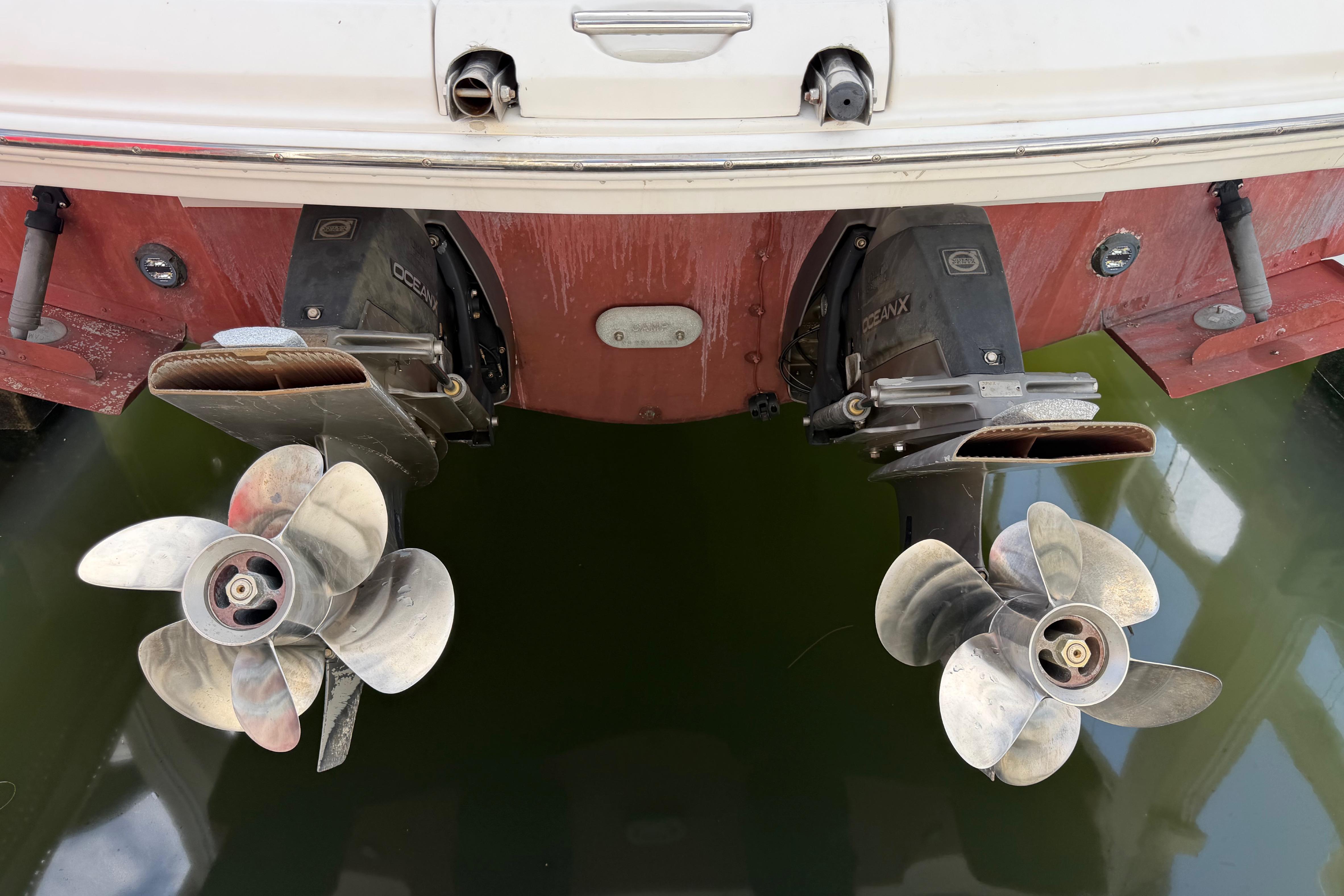 2007 Monterey 350 Sport Yacht stern with dual propellers in water.