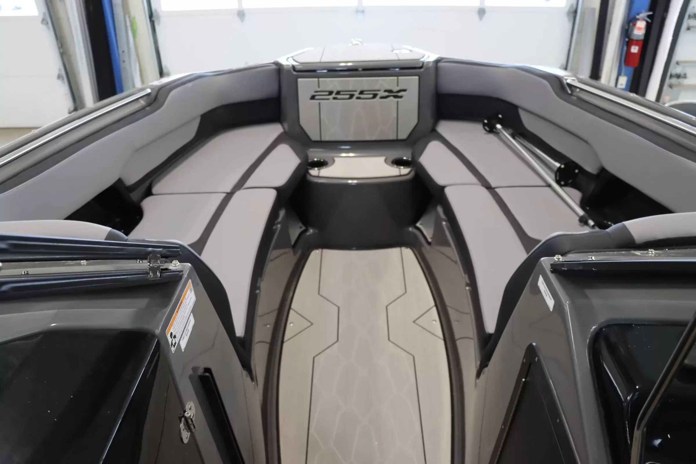 2025 Yamaha Boats 255XE - 12