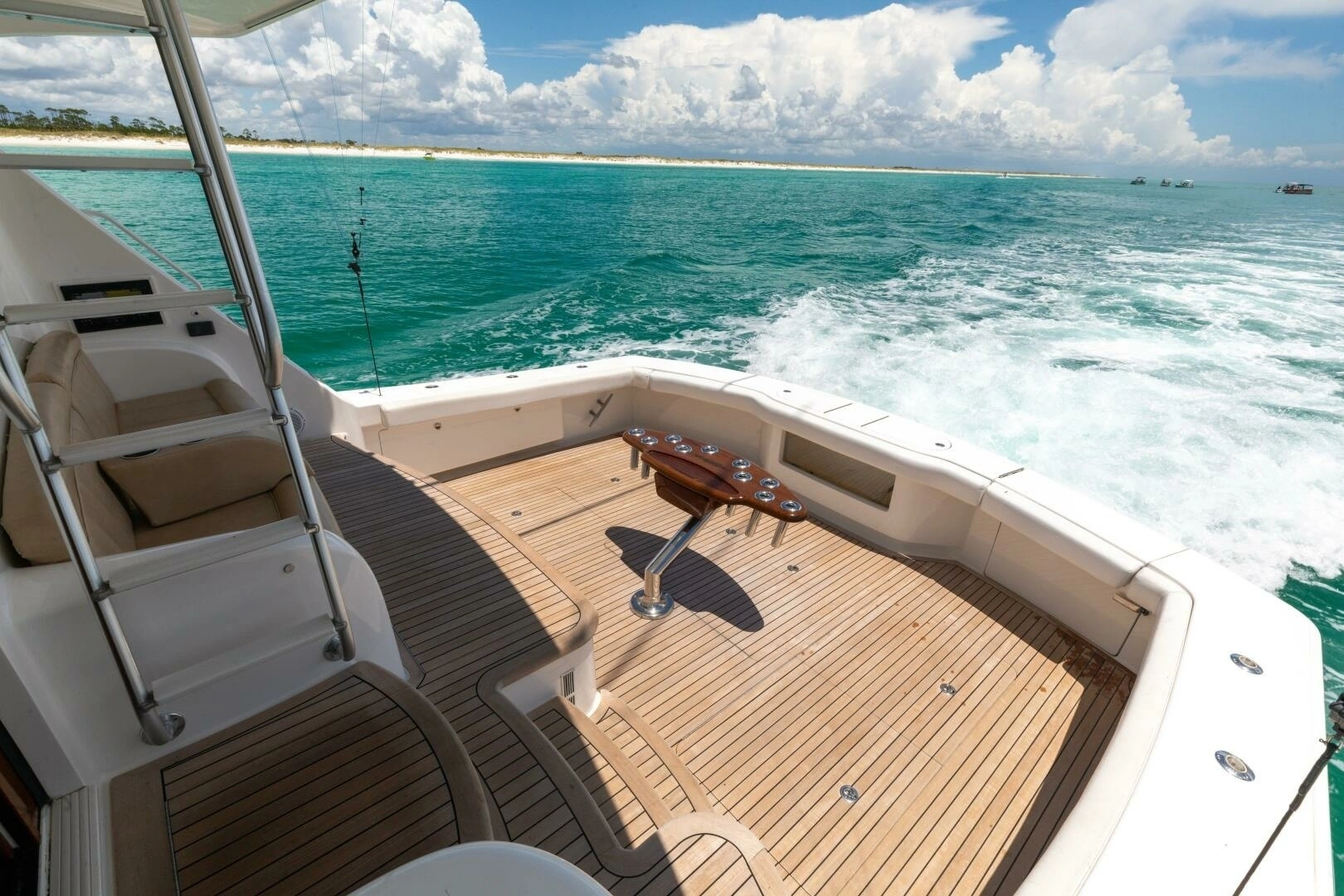 2015 Viking 70 Convertible - Image 36