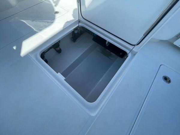 2026 Mag Bay 43 Center Console - 84