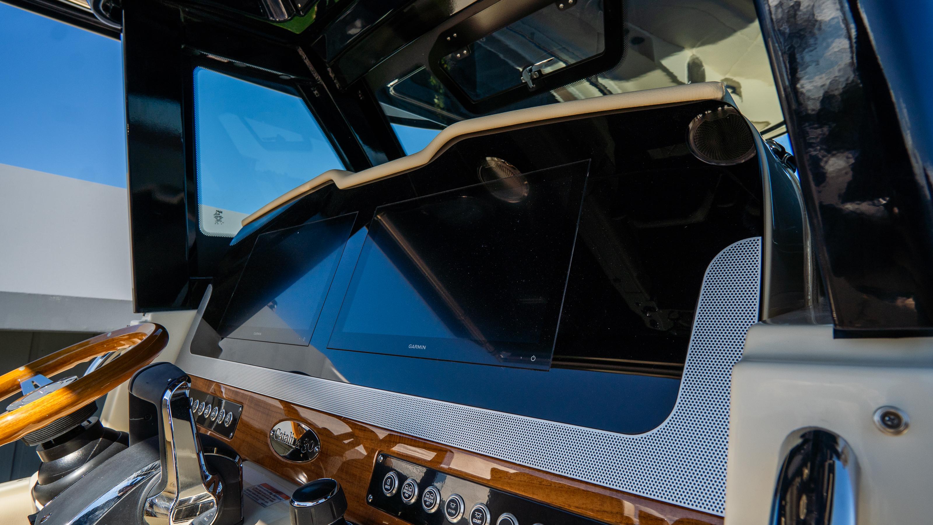 2025 Chris-Craft Catalina 30 dashboard with modern controls and sleek design.