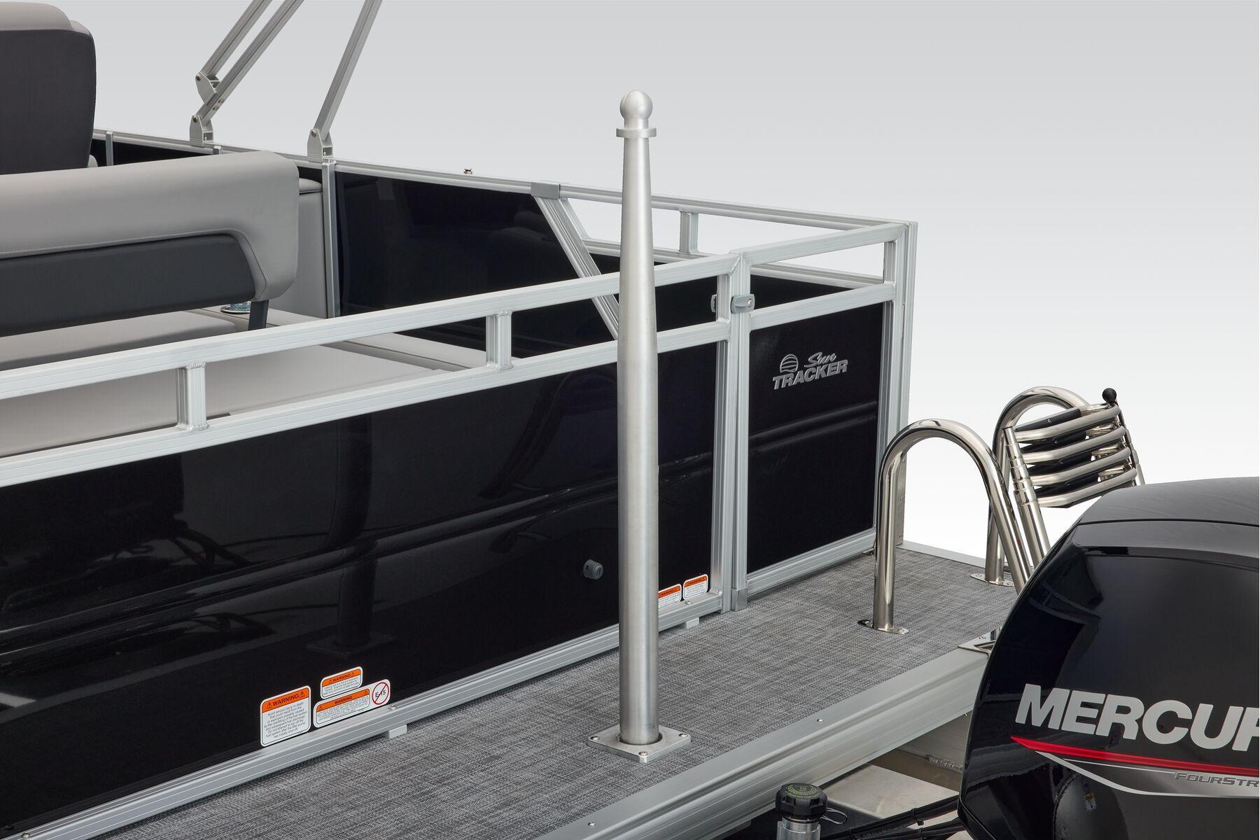 2026 Sun Tracker Party Barge 22 RF DLX - 69