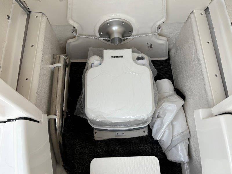 2025 Robalo R202 Explorer - 69