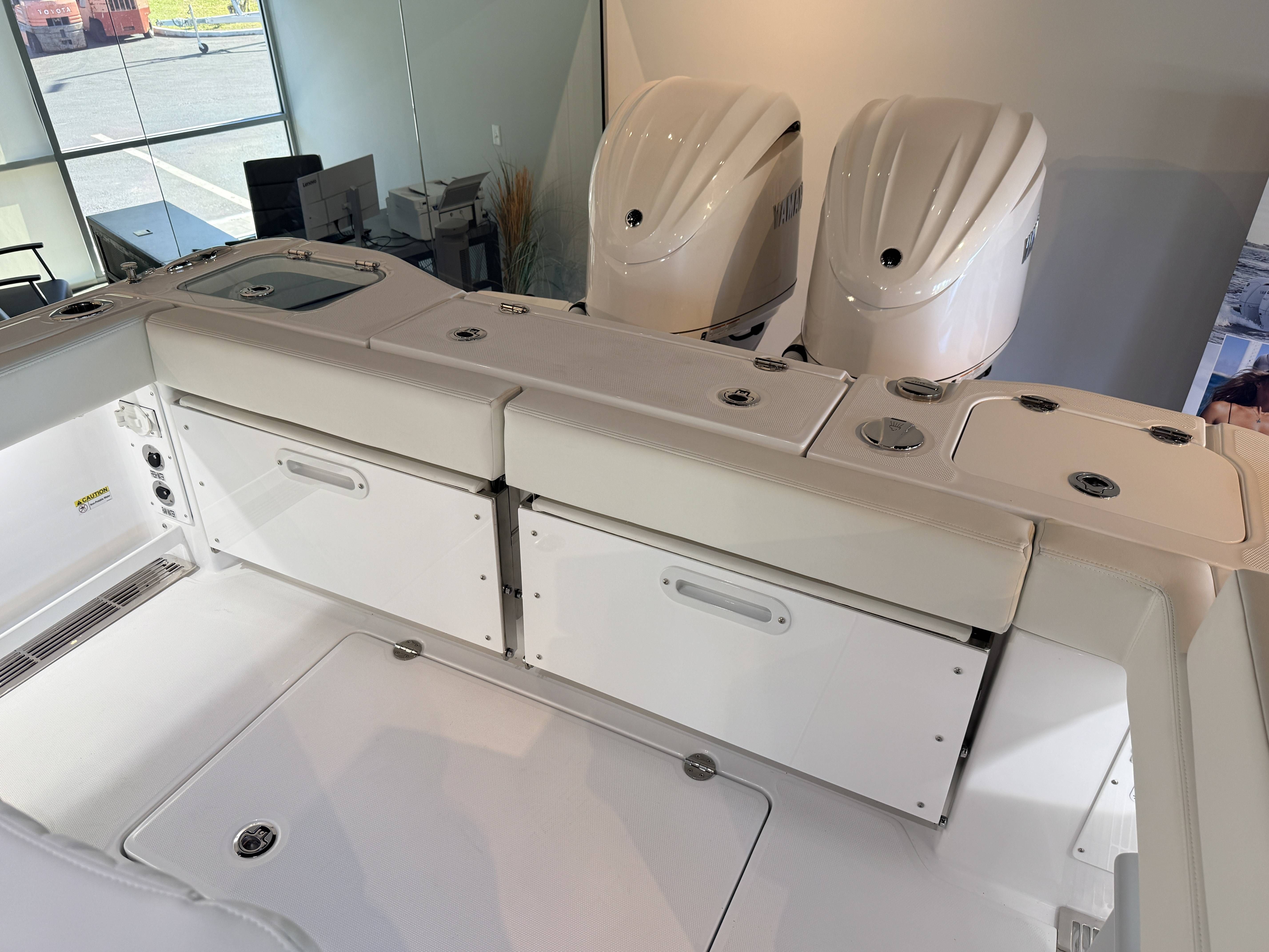 2026 Everglades 285 Center Console - 38