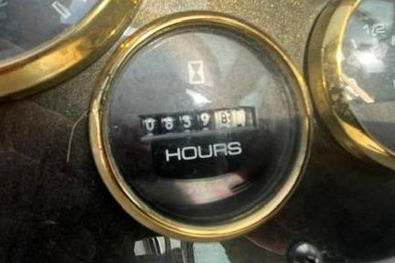 Hour meter of a 2004 Cruisers Yachts 3372 Express.