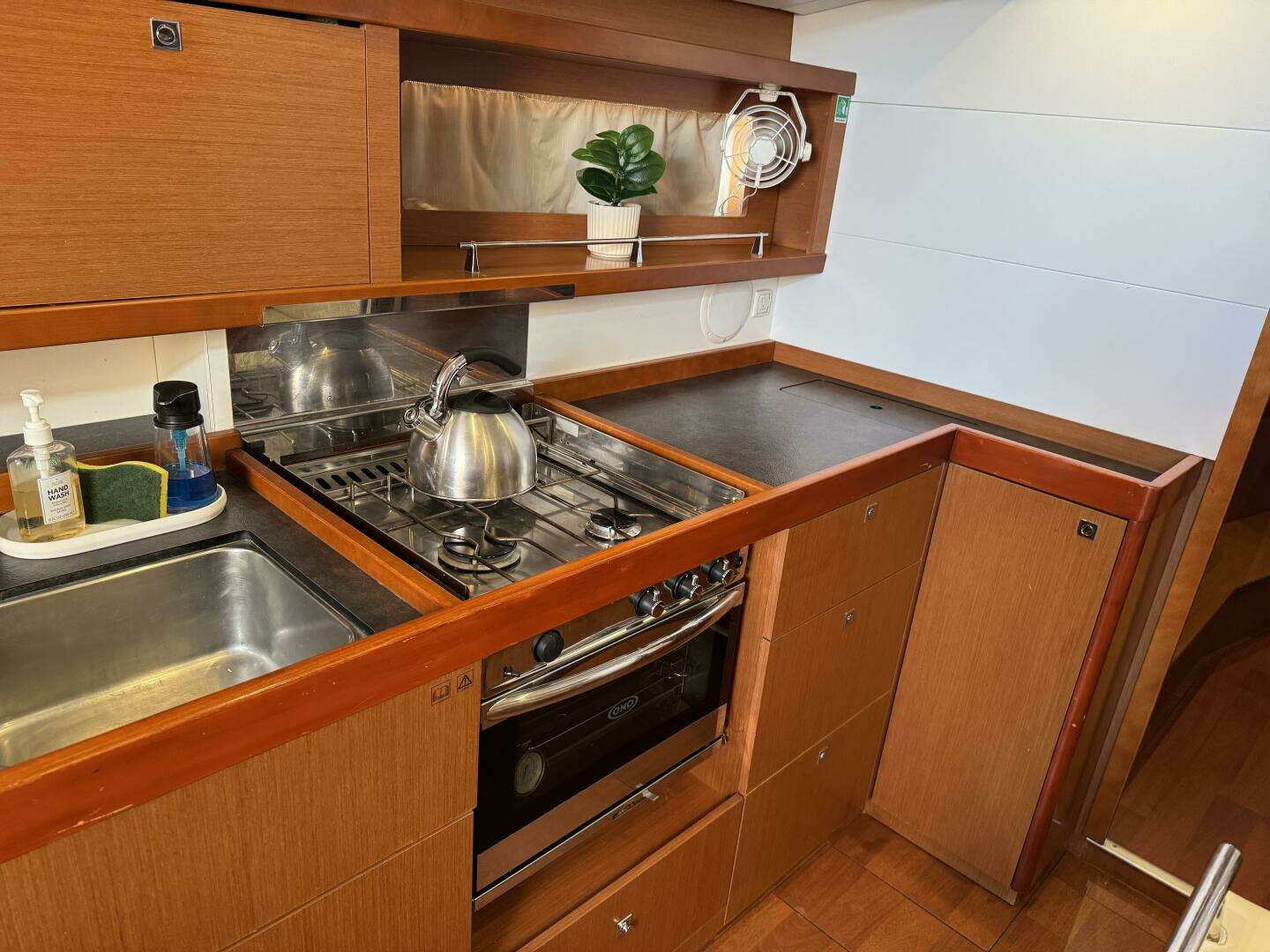 2016 Beneteau Oceanis 45 - Image 30
