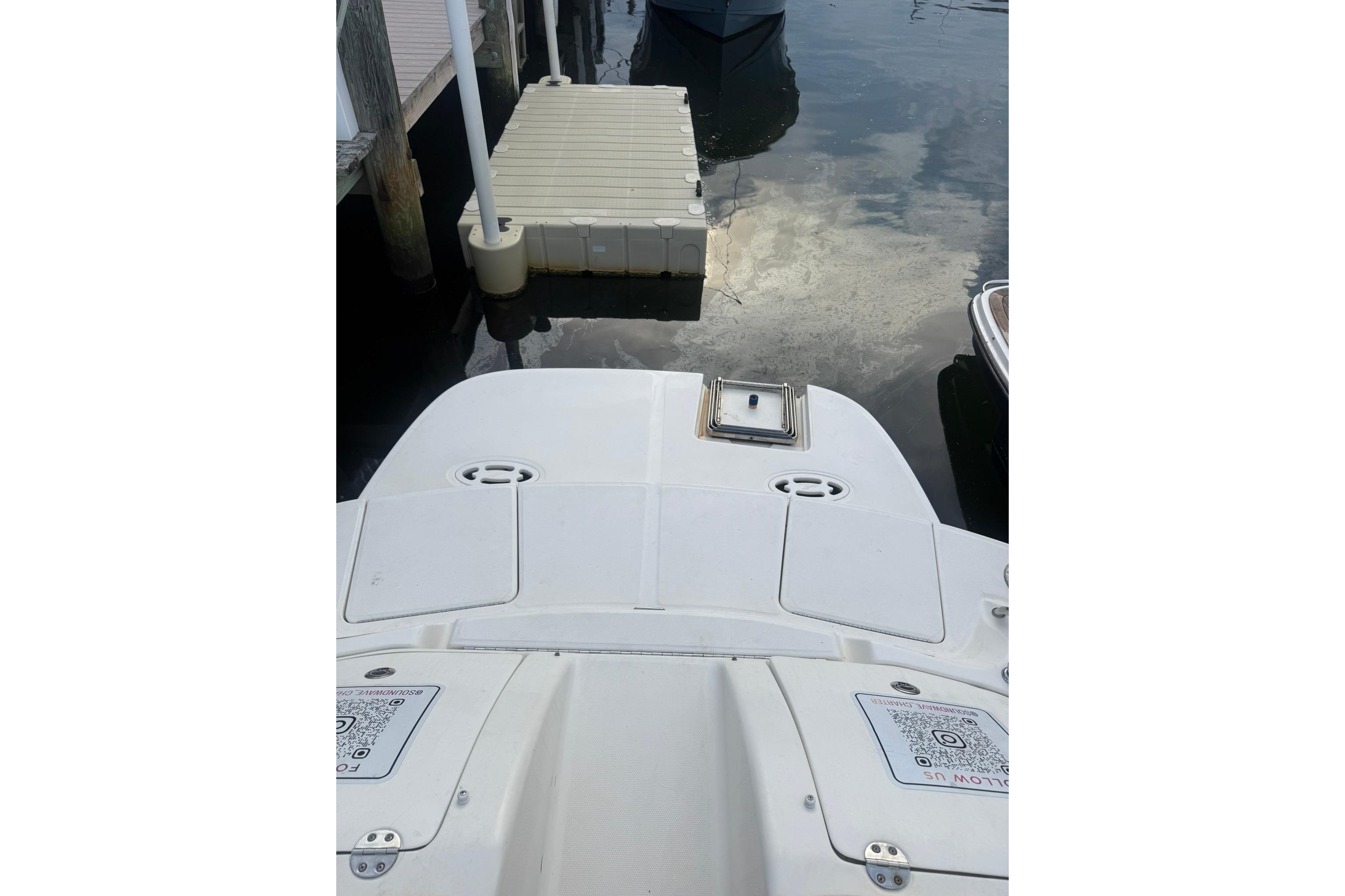 2005 Sea Ray 290 SLX boat docked at marina, rear view showing deck and water.
