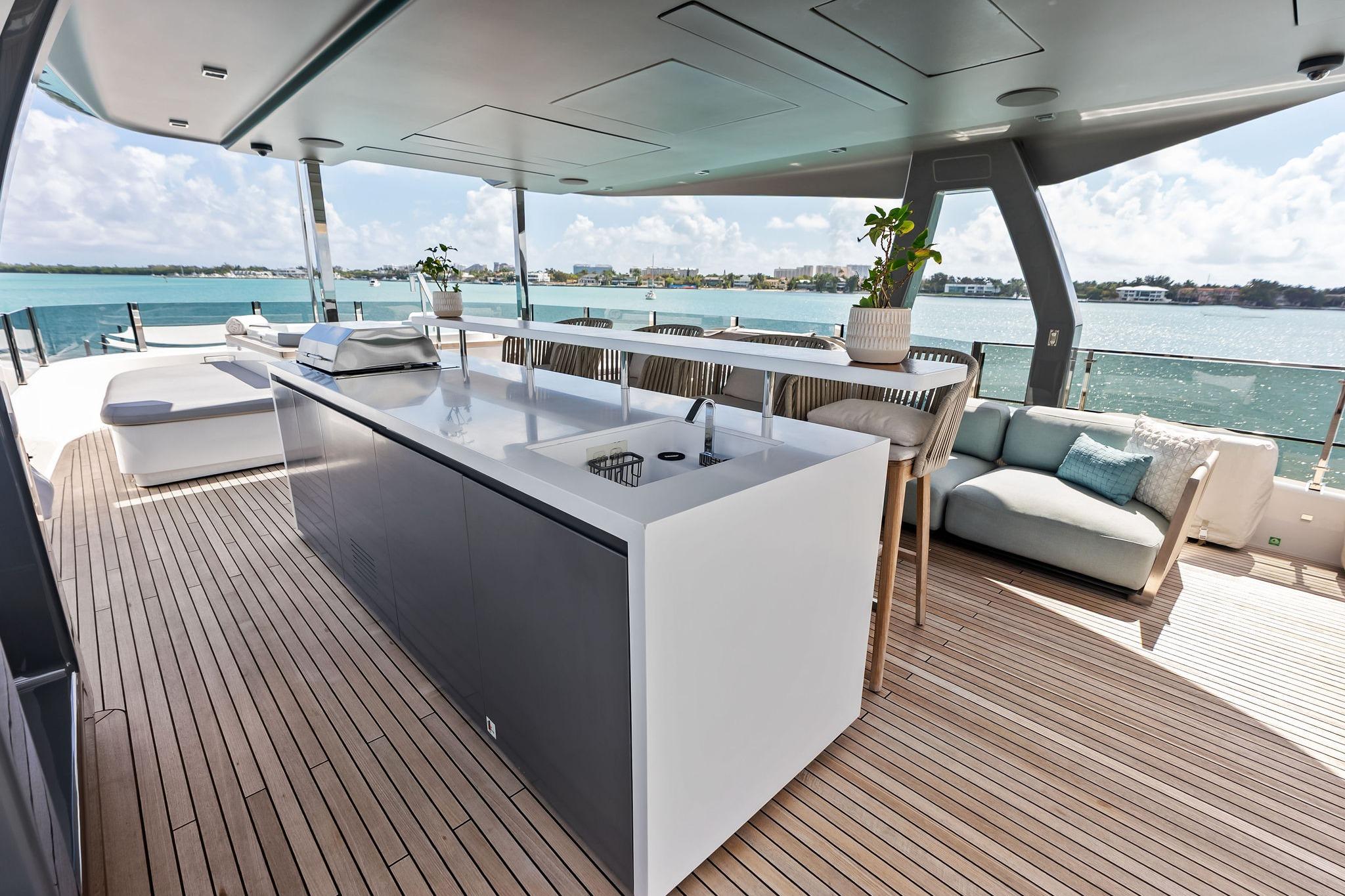2023 Custom Line Navetta 33 - 24