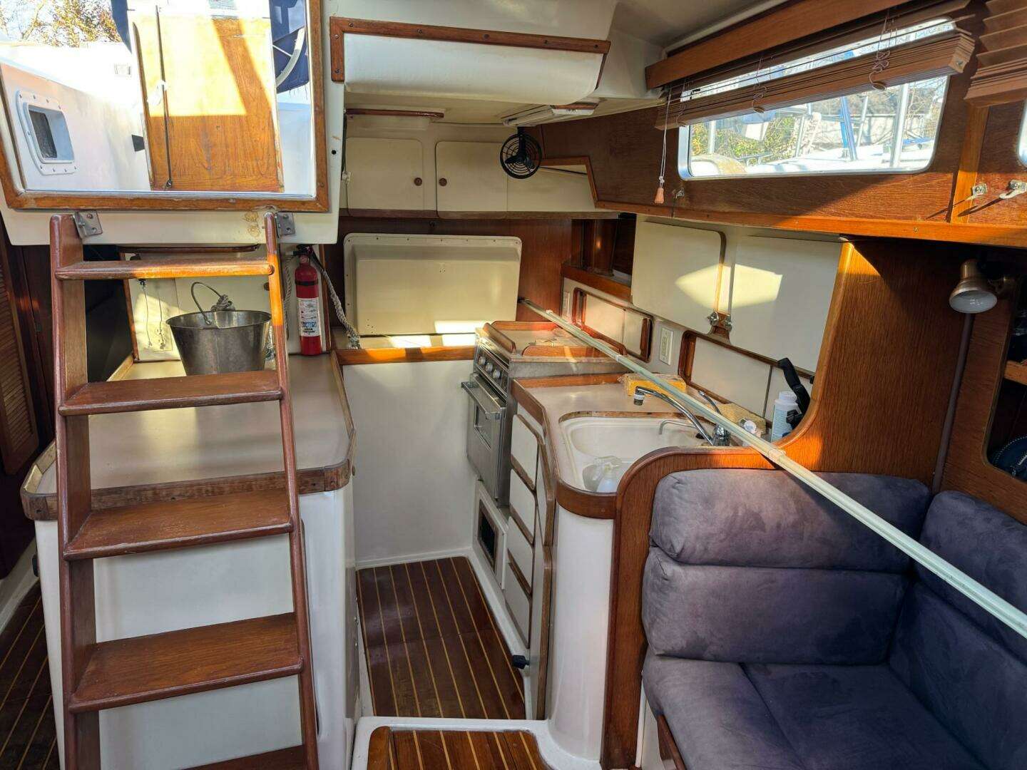 1987 Irwin 38 - Image 24