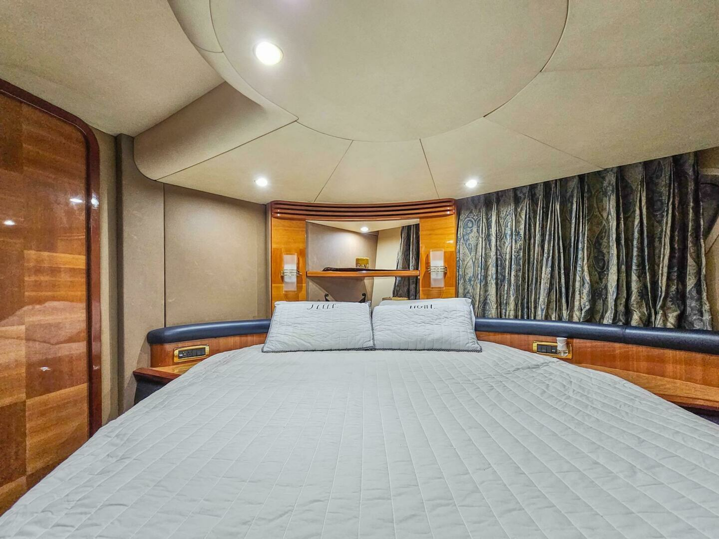 2005 Azimut 55 flybridge - Image 26