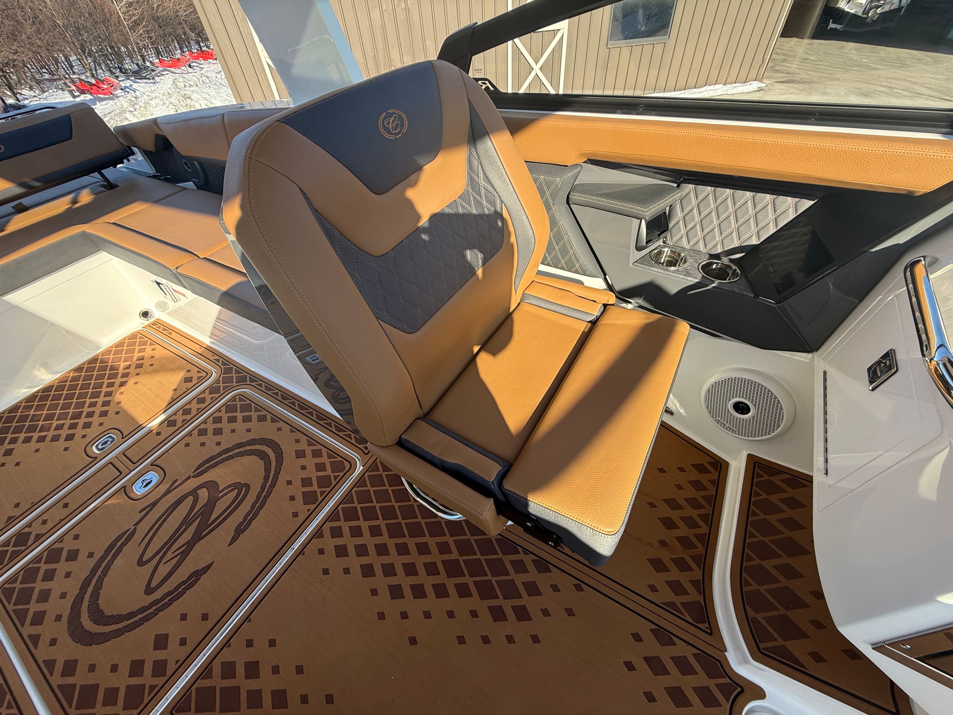 2026 Cobalt R31 Surf - 18