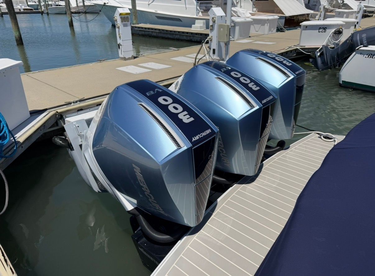 2025 Formula 330 Crossover Bowrider OB - 5