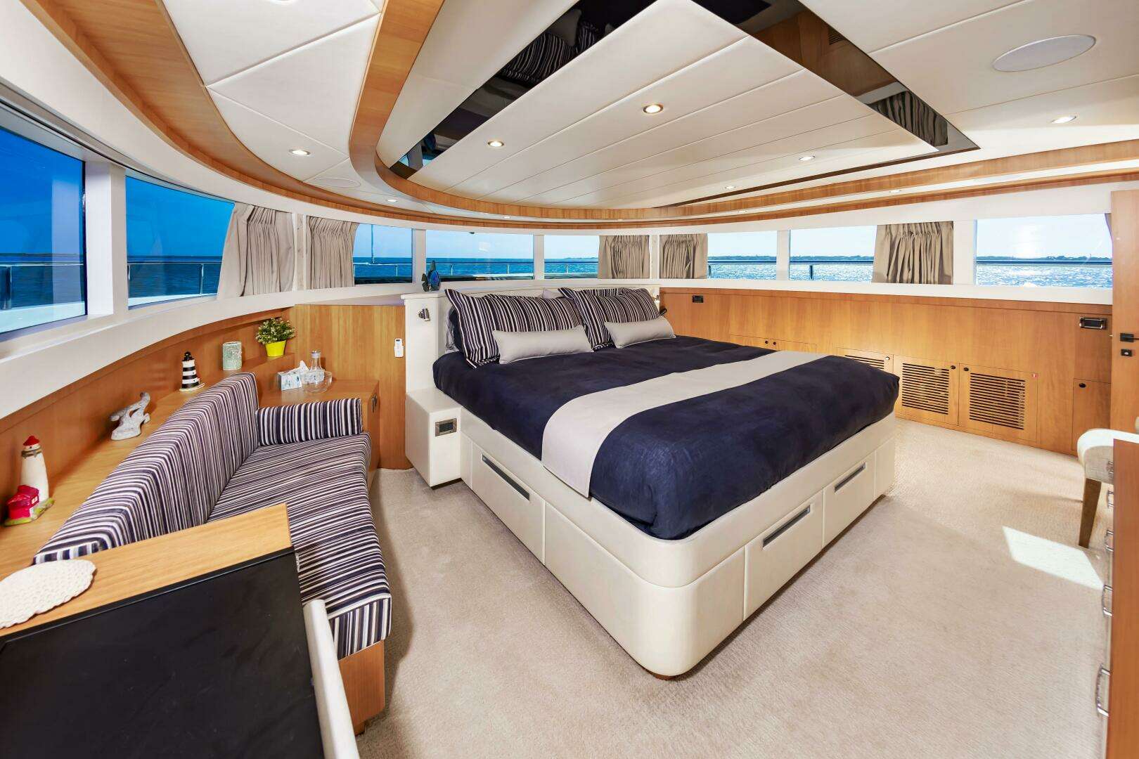 2017 Johnson 93 Flybridge - Image 48