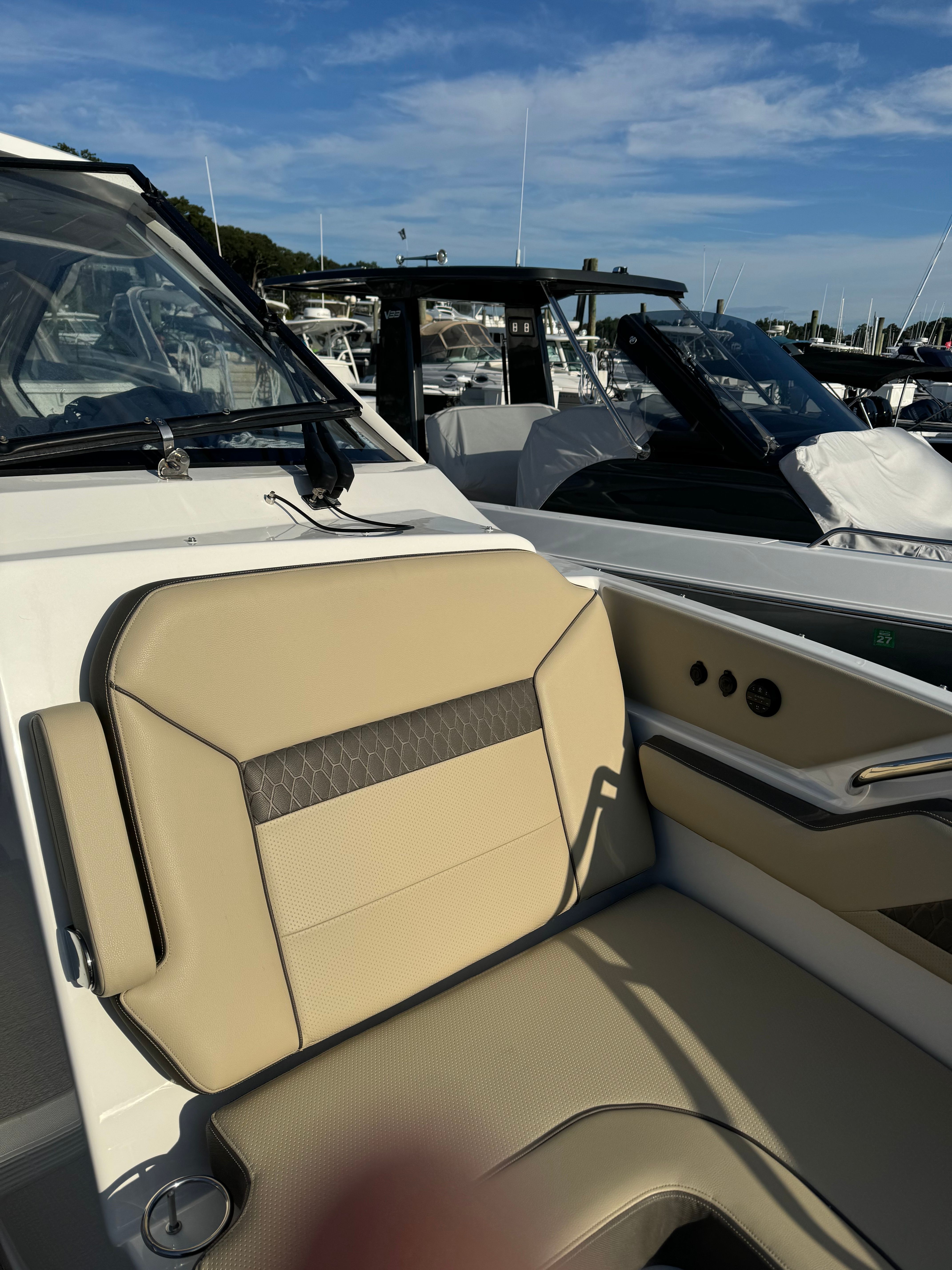 2020 Pursuit DC 365 Dual Console - 4