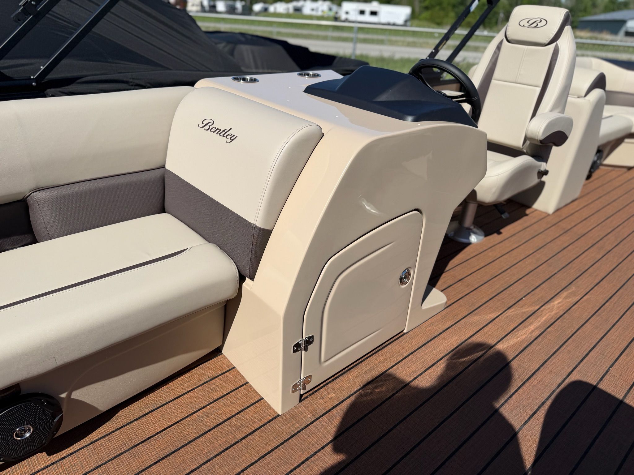 2026 Bentley Pontoons Legacy 240 Navigator - 11