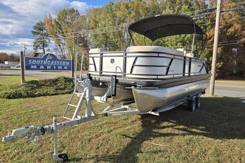 2026 Godfrey Sweetwater 2286 QS 27" iMPACT Center Tube Package