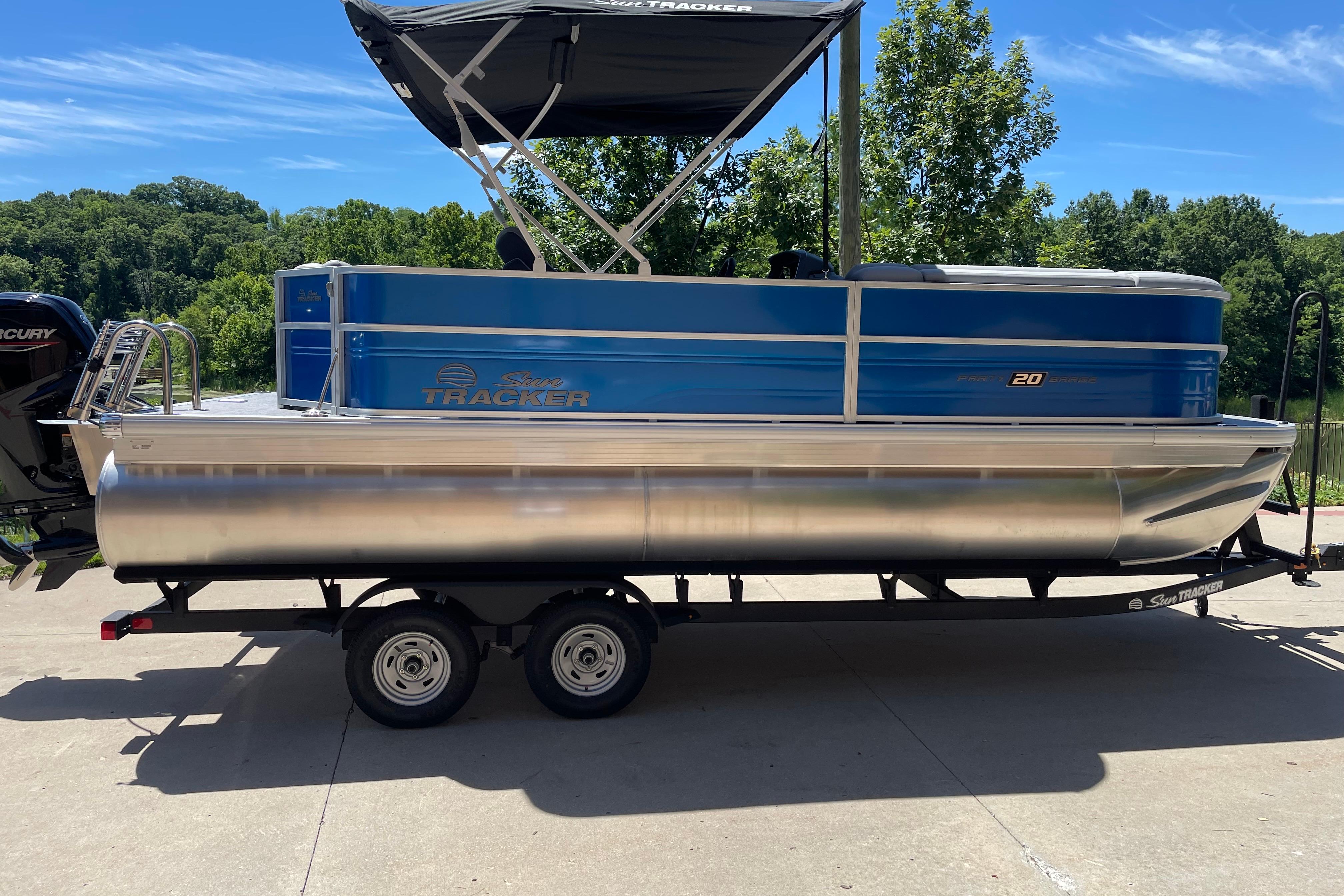 2026 Sun Tracker Party Barge 20 DLX