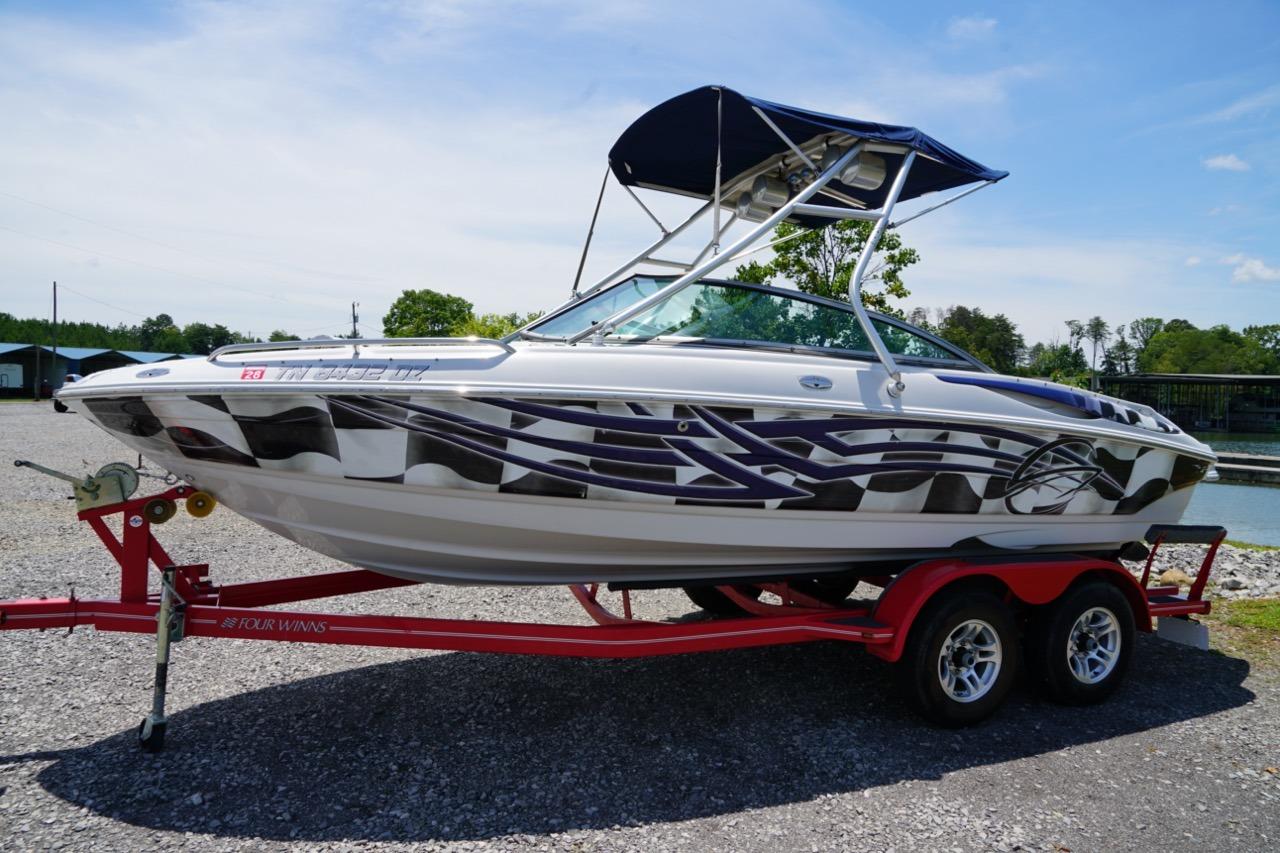 2004 Crownline 216 LS
