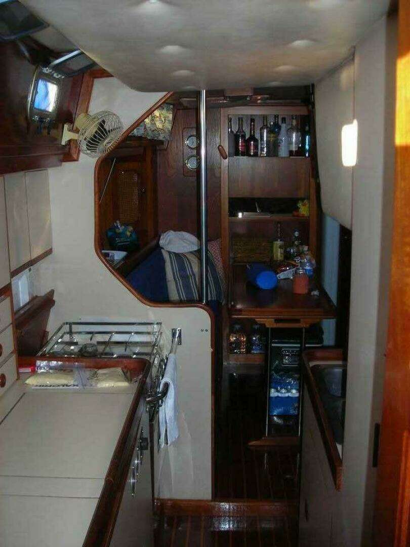 1986 Endeavour 42 CC - Image 15