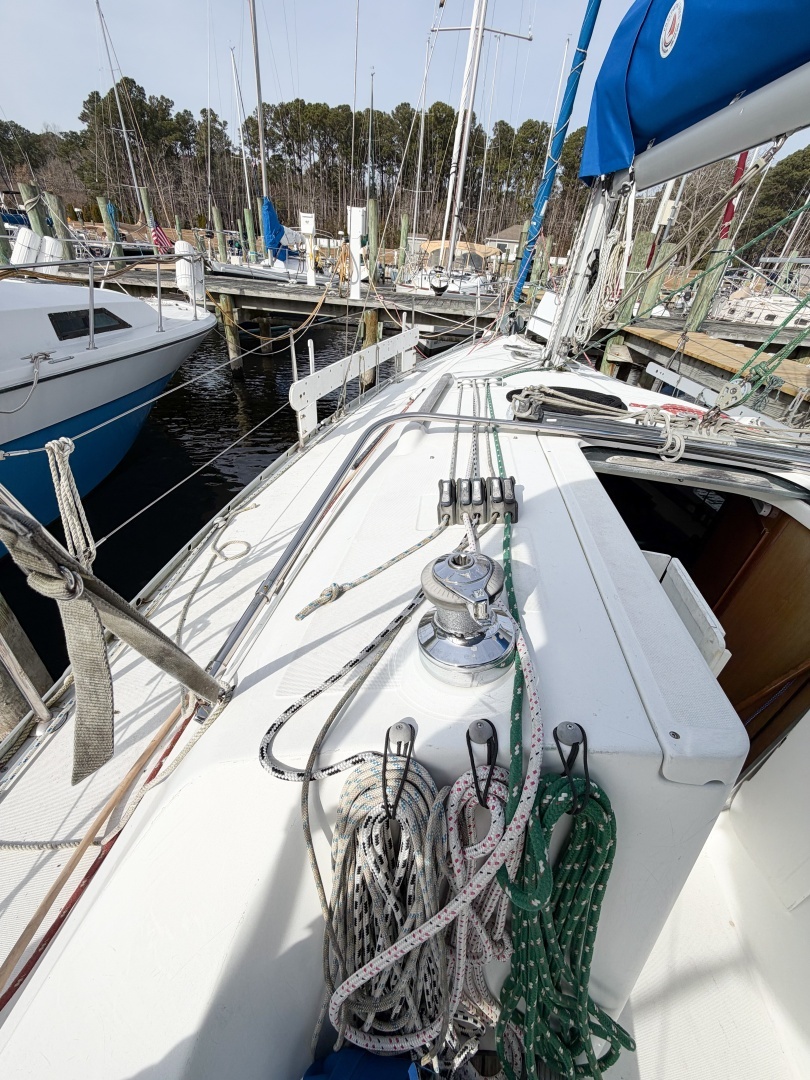 2007 Beneteau 323 - Image 32