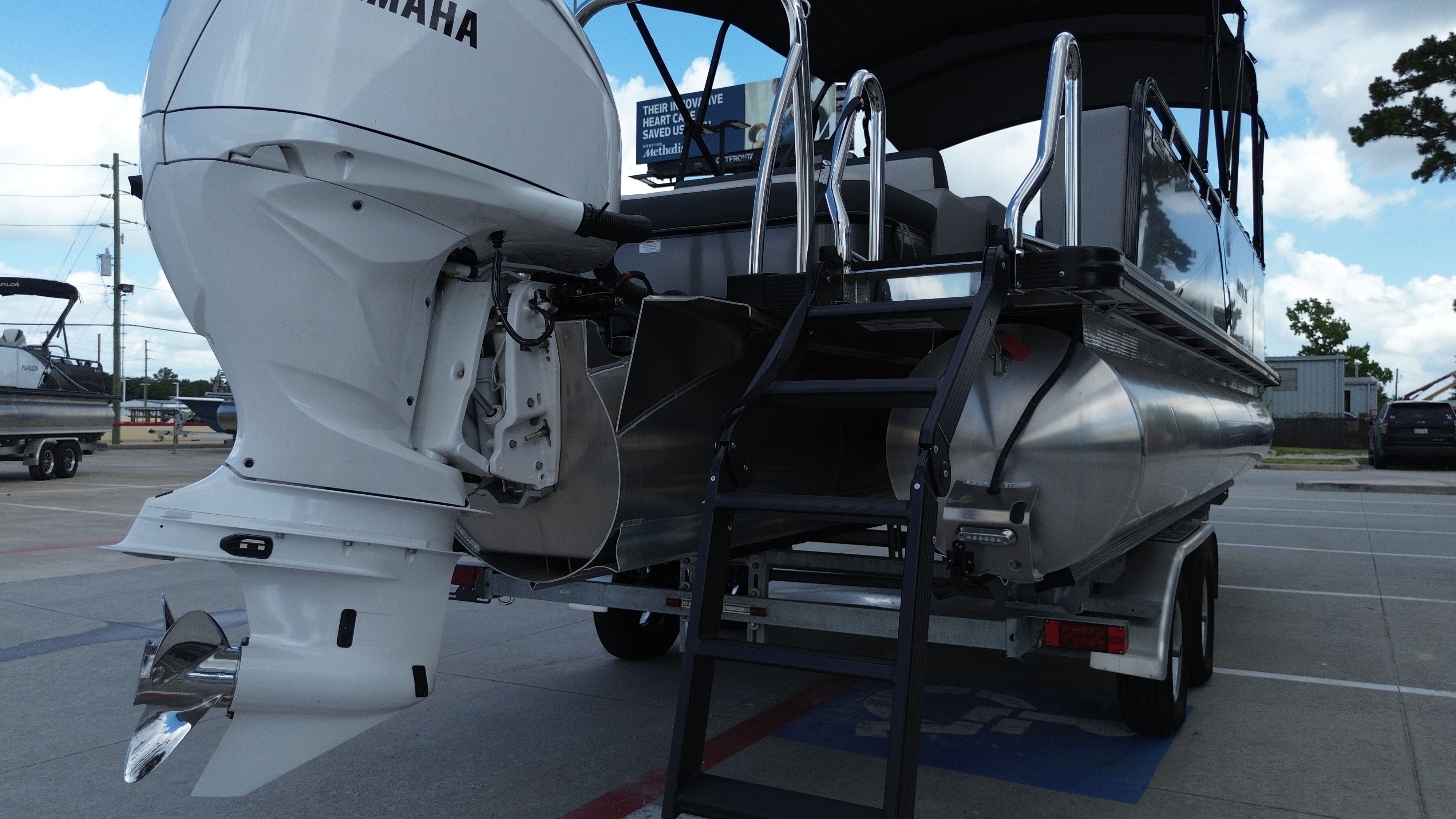 2025 Avalon LSZ Versatile Rear Bench - 23' - 29