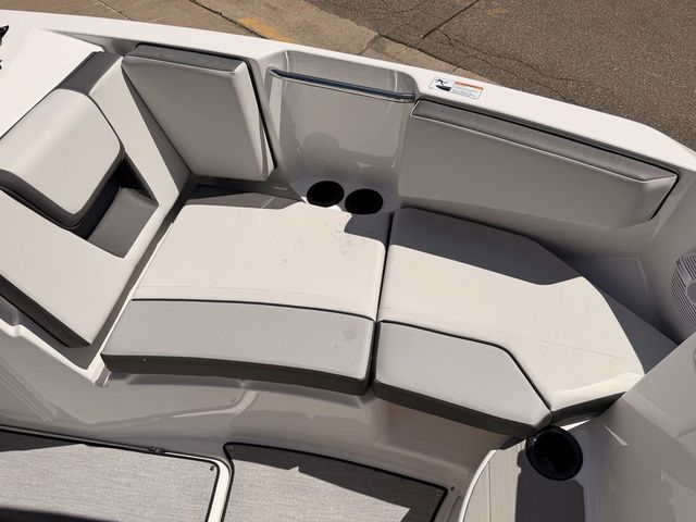 2026 Yamaha Boats AR220 - 26