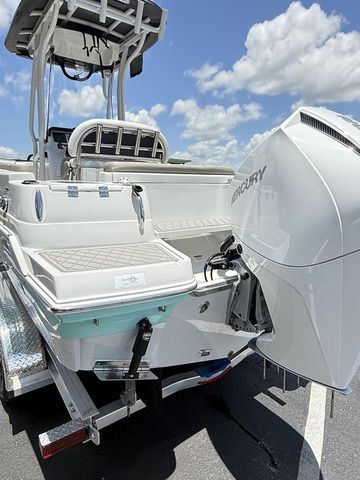 2024 Crownline 210 CC Finseeker - 11