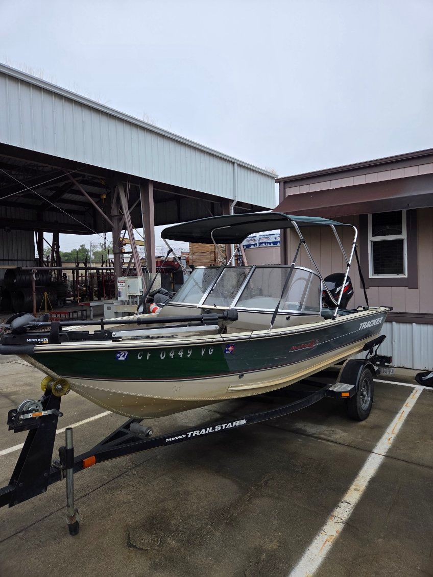 2002 Bass Tracker Pro Deep V-16 Combo - 2