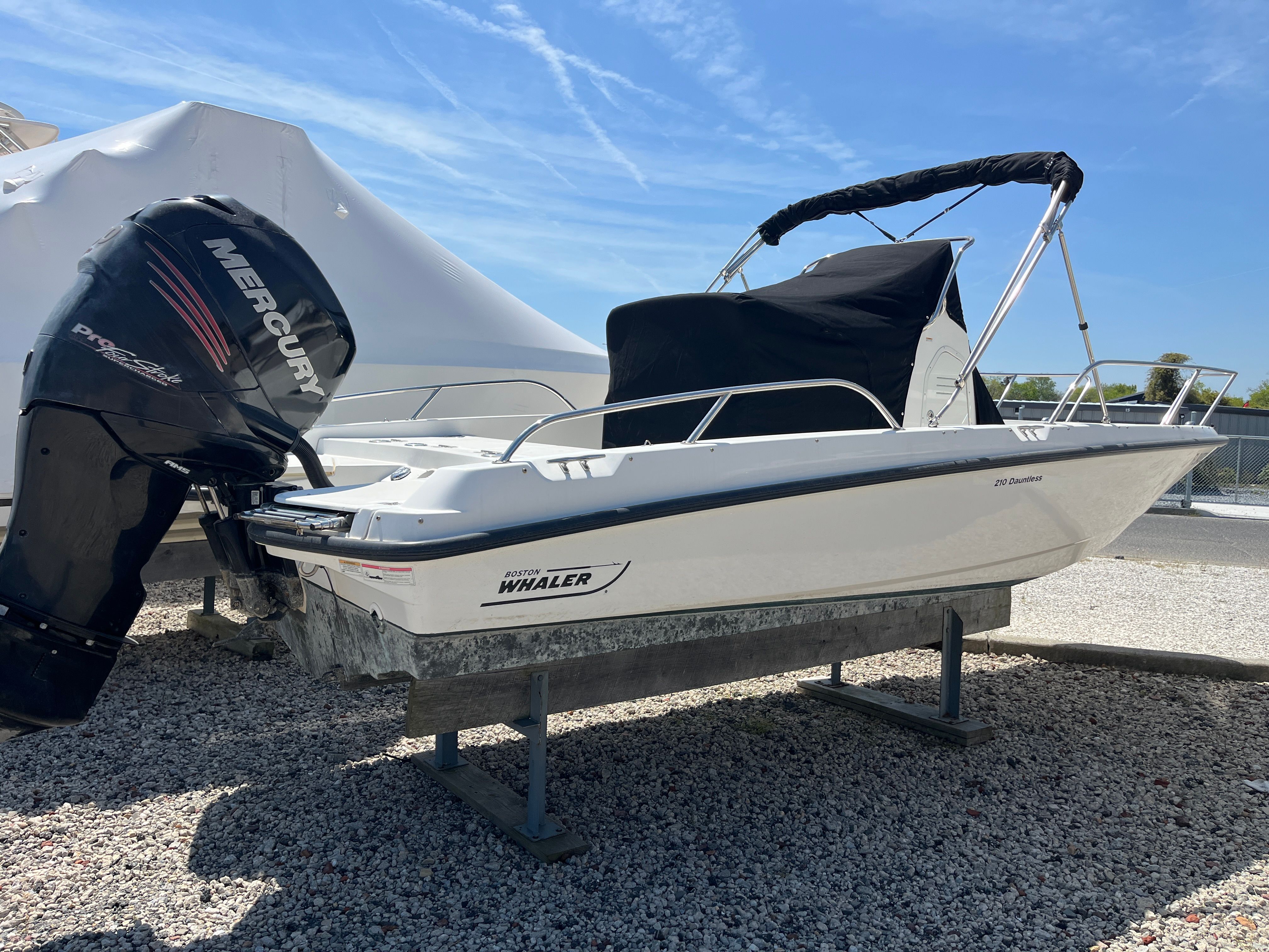 2017 Boston Whaler 210 Dauntless