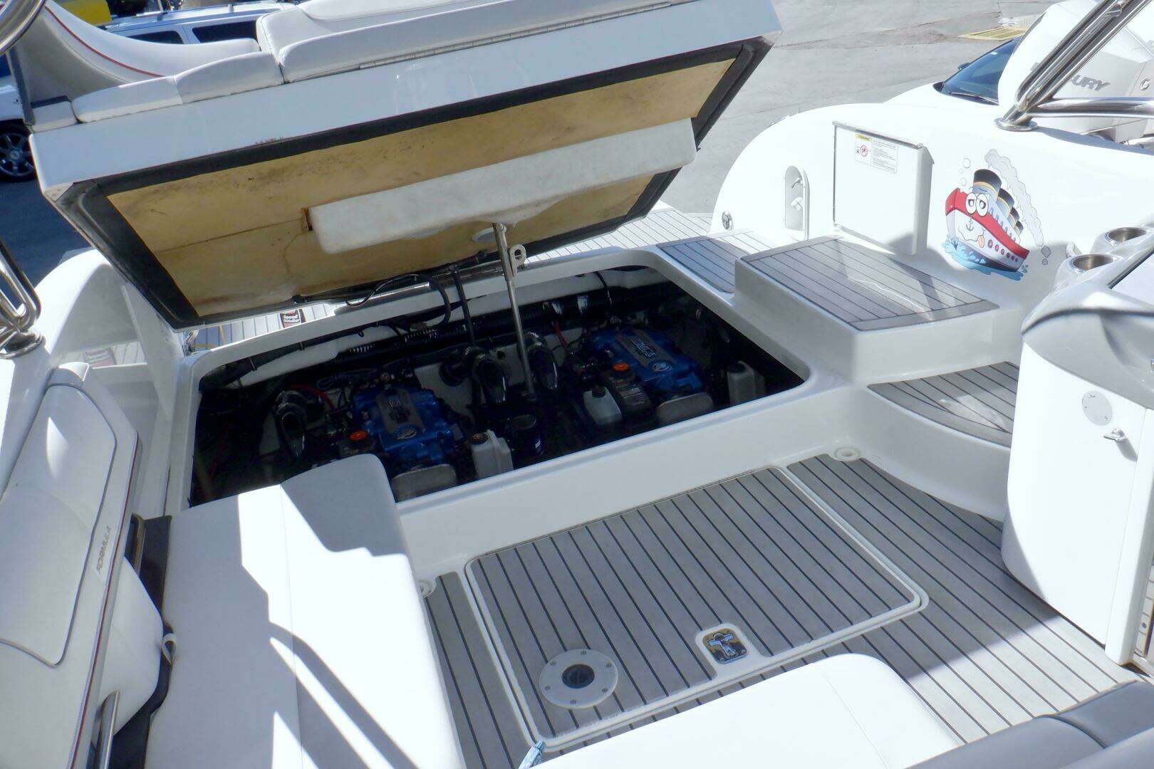 2015 Formula 350 Crossover Bowrider - Image 11