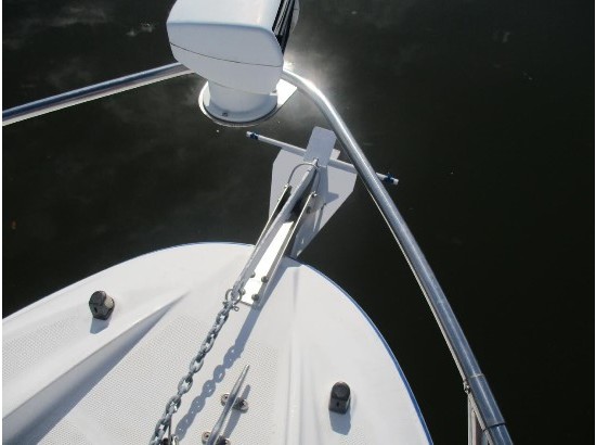 Bow of 2000 Bayliner 3055 Ciera Sunbridge with anchor and railing.