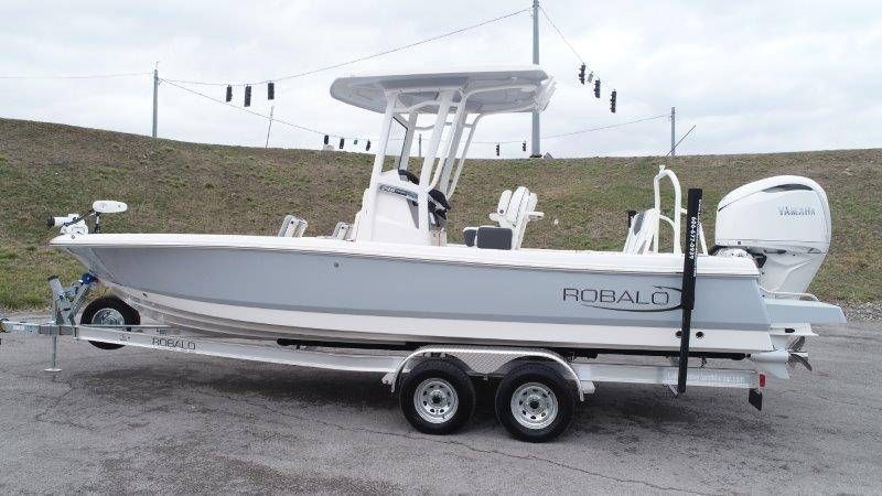 2026 Robalo 246 Cayman - 3