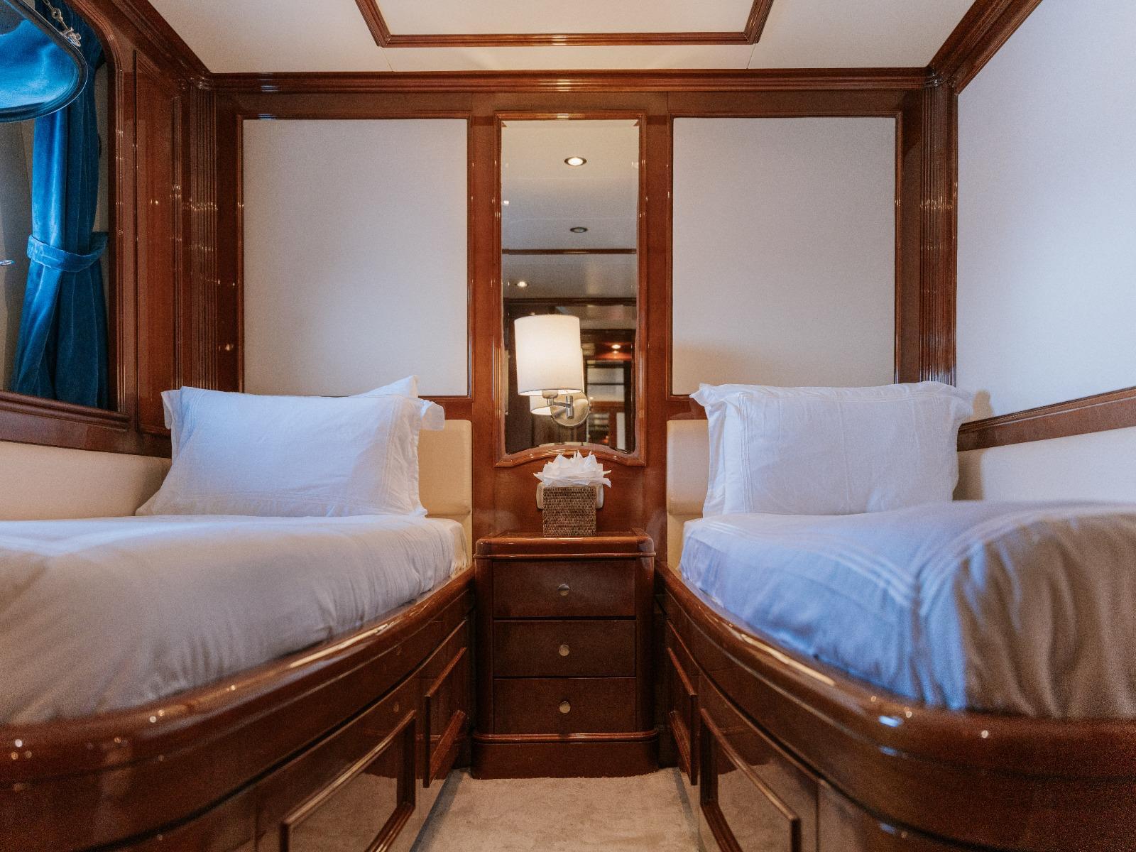 2000 Benetti Classic 115 - 54