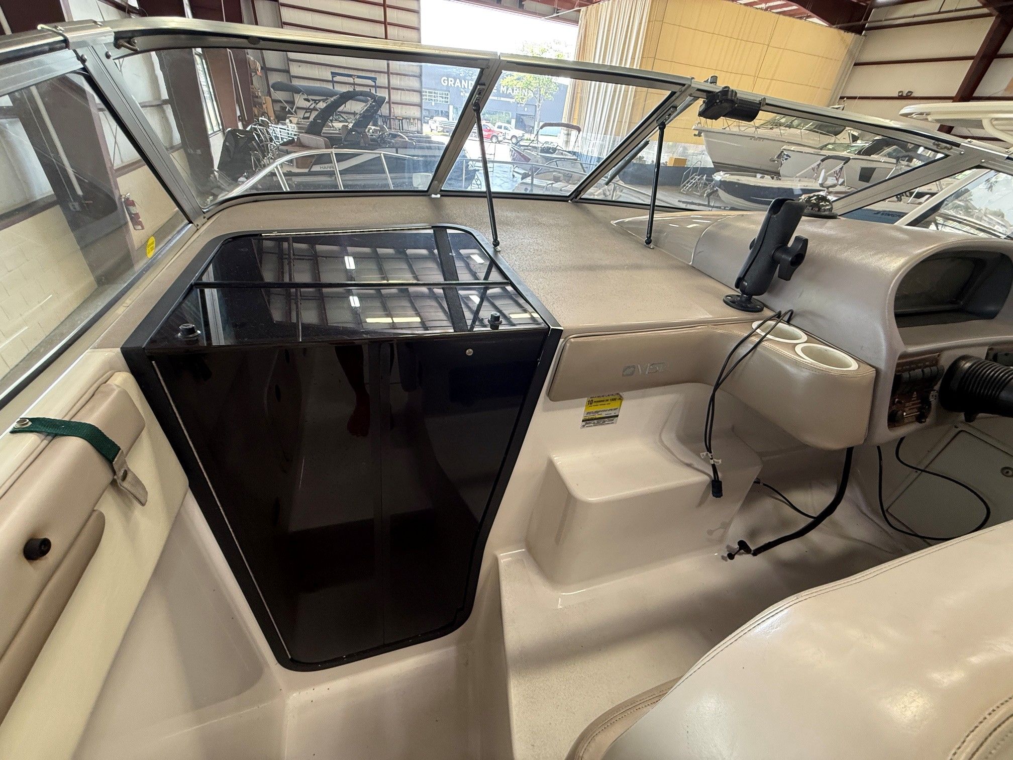 1997 Four Winns 258 Vista - 17
