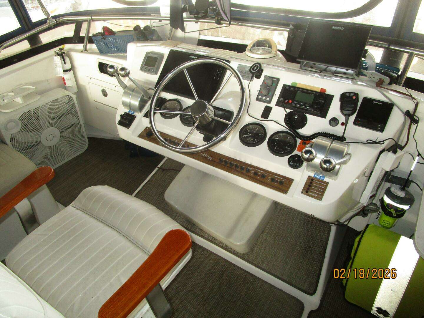 2004 Mainship 430 - Image 19