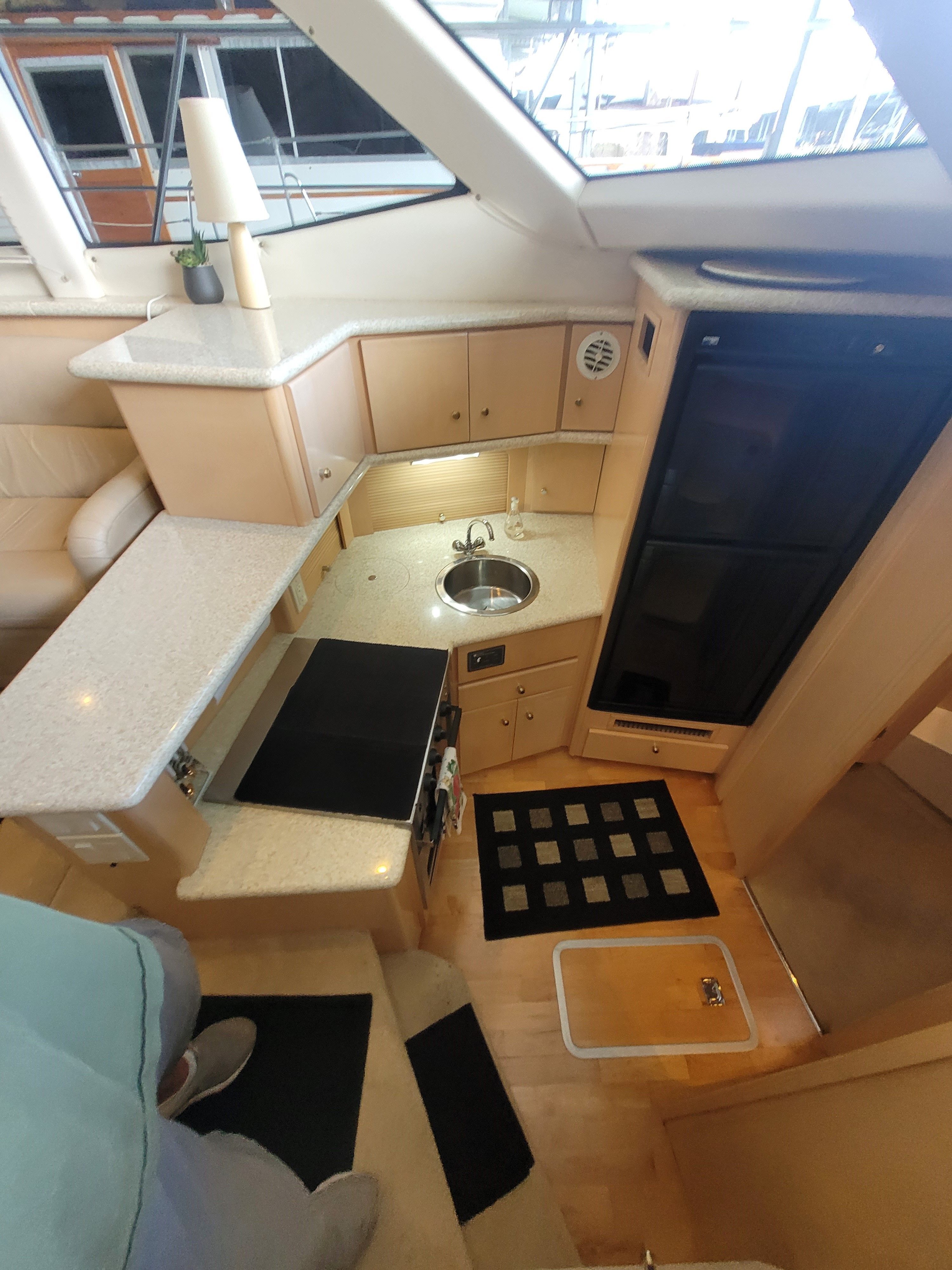 2000 Carver 356 Aft Cabin Motor Yacht - 12