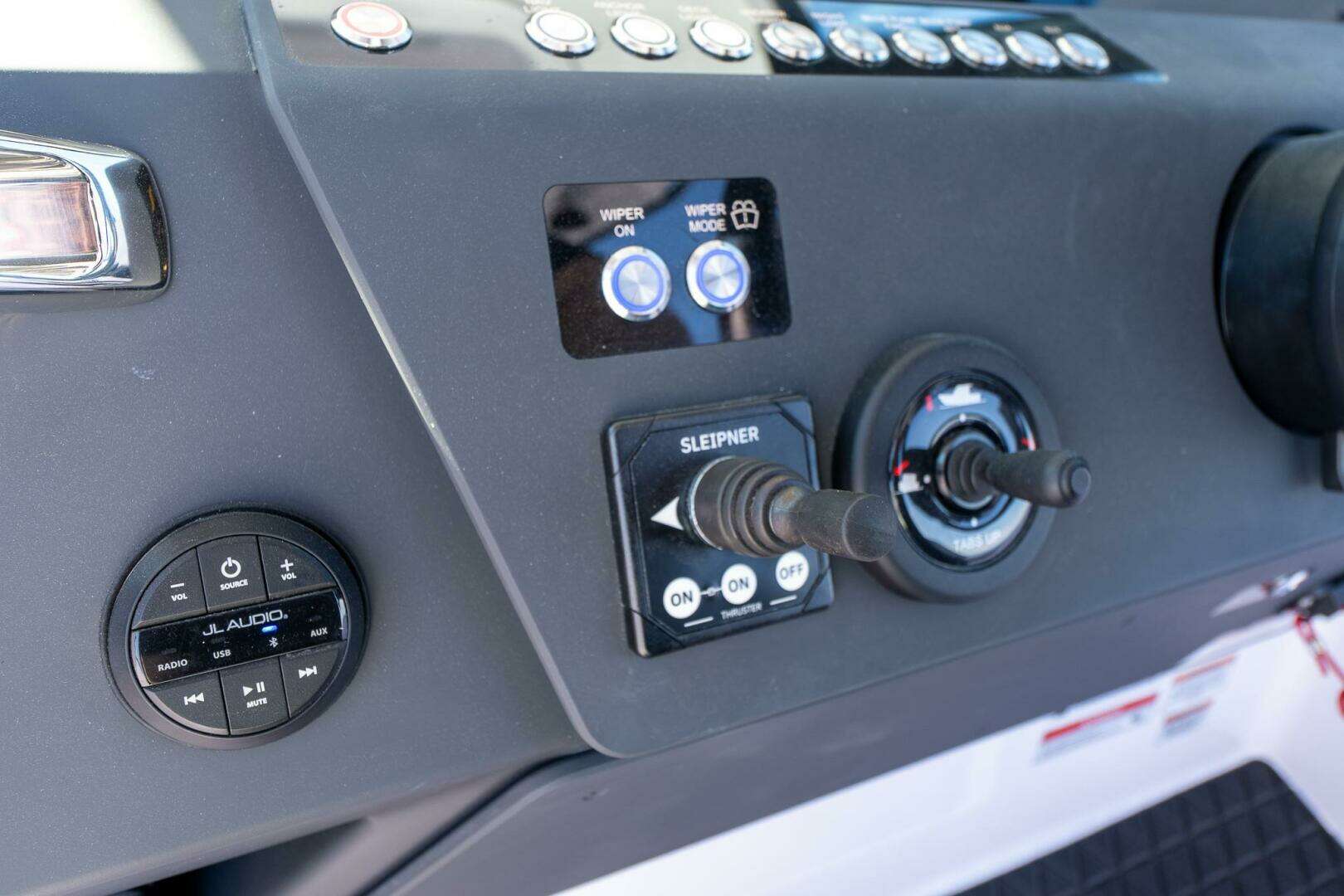 2025 Axopar CCX Center Console - Image 26