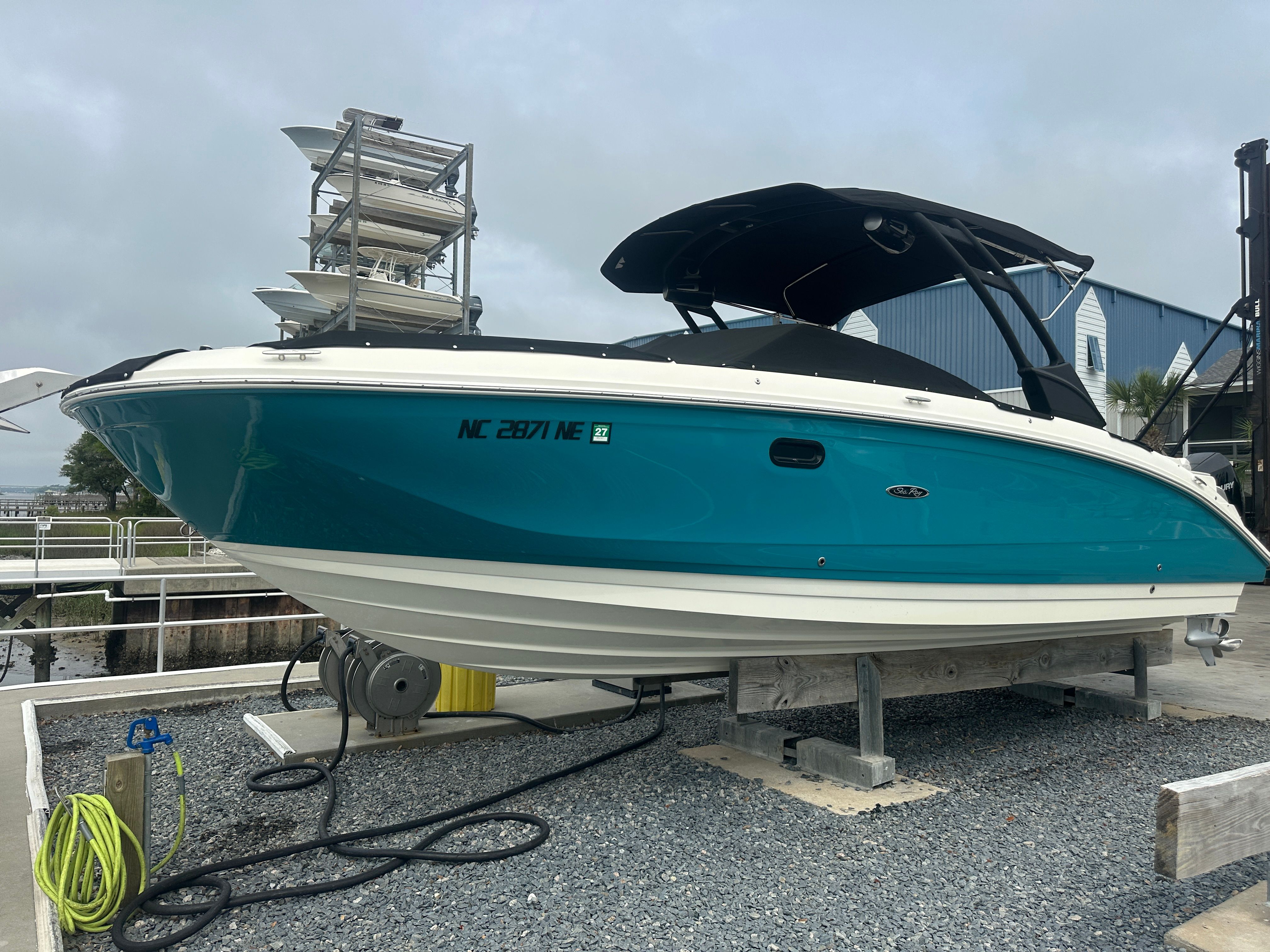 2024 Sea Ray SDX 290 Outboard