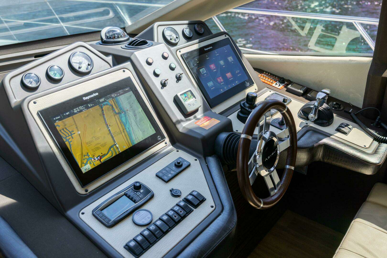 2015 Azimut 64 Flybridge - Image 13