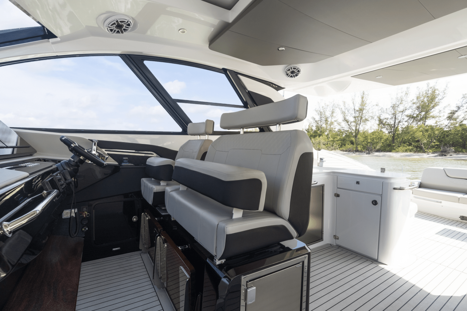 2026 Cruisers Yachts 50GLS OB - Image 97