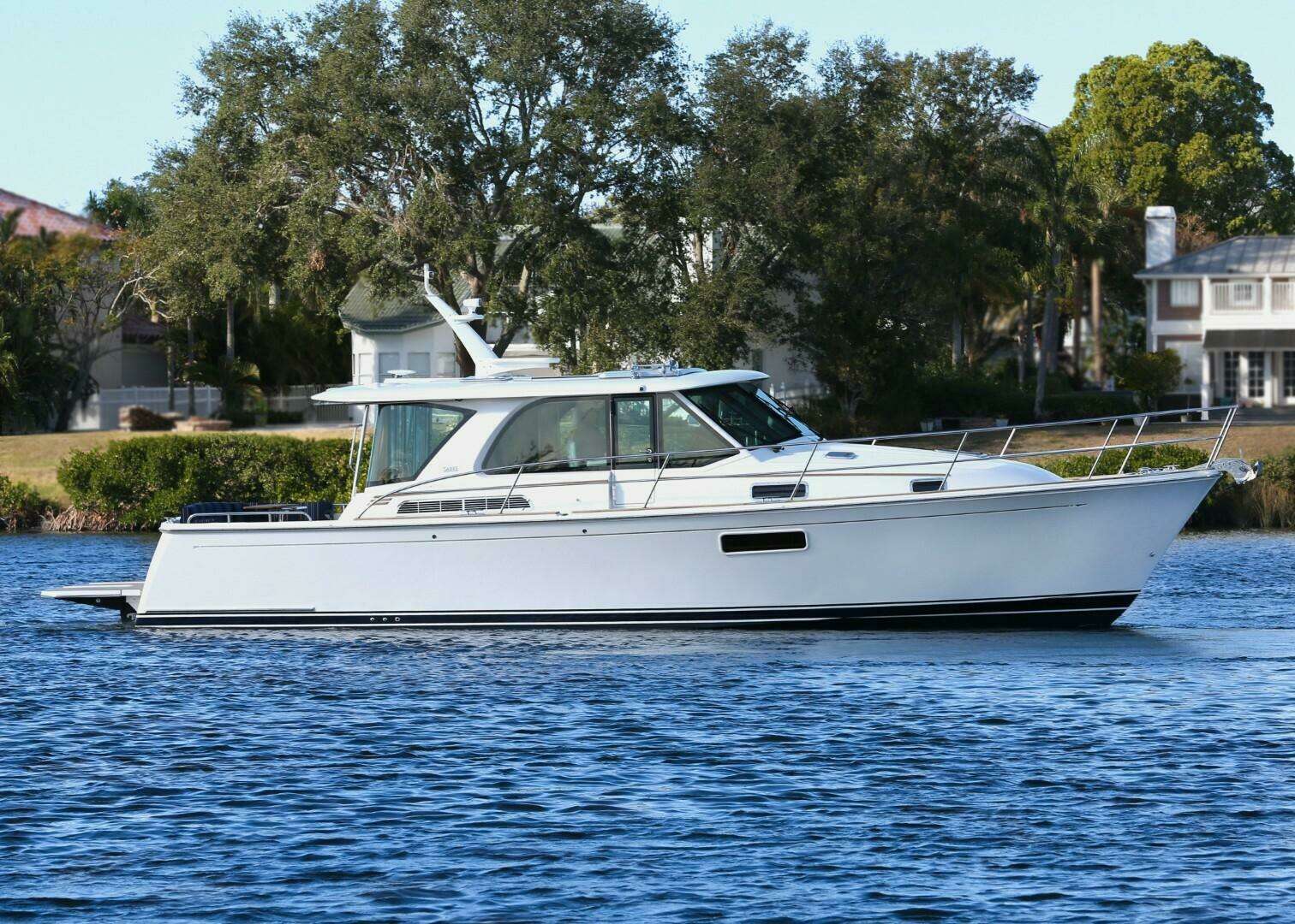 2027 Sabre 43 Salon Express - Image 2