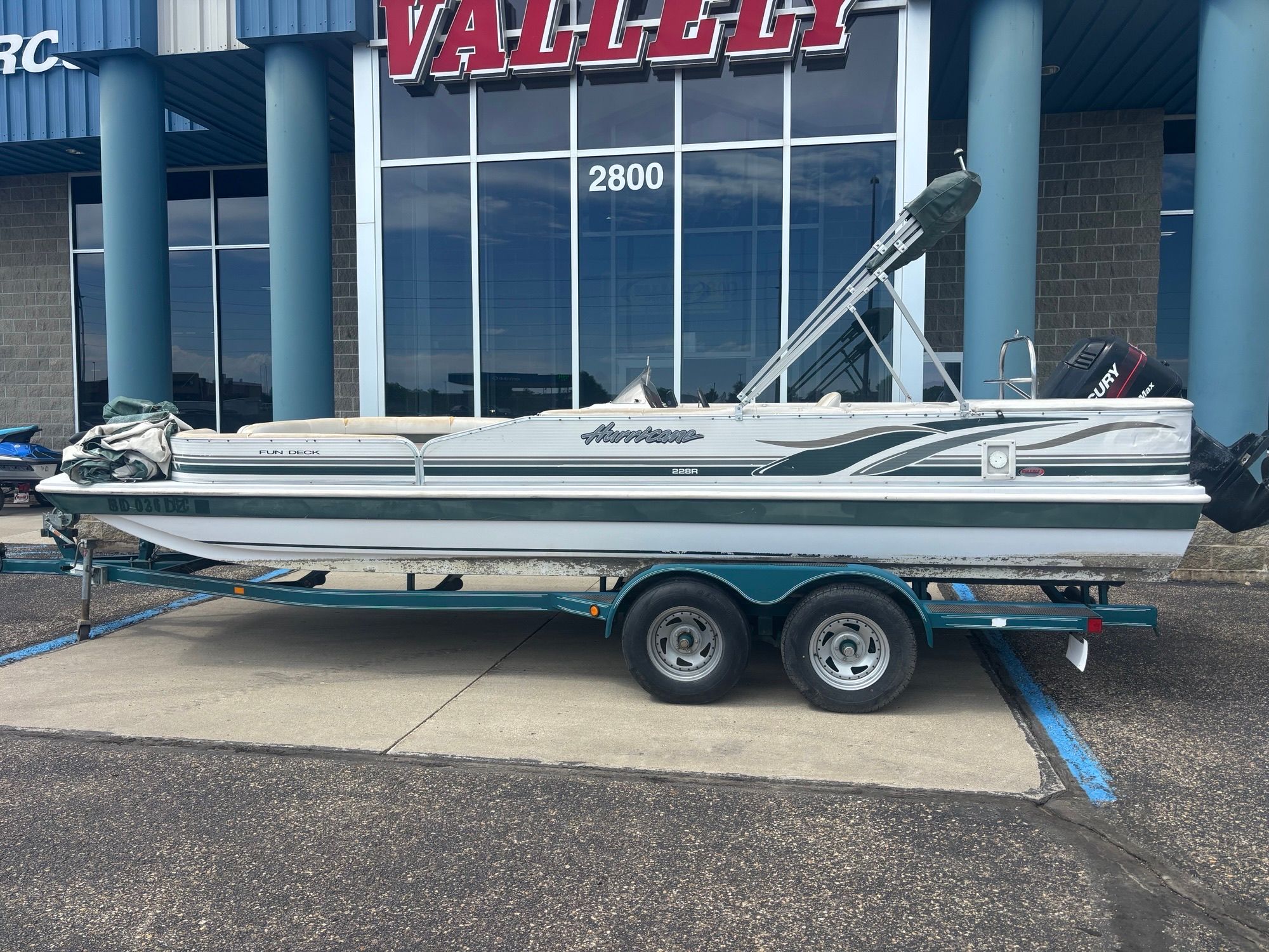 2001 Hurricane 228R Deckboat