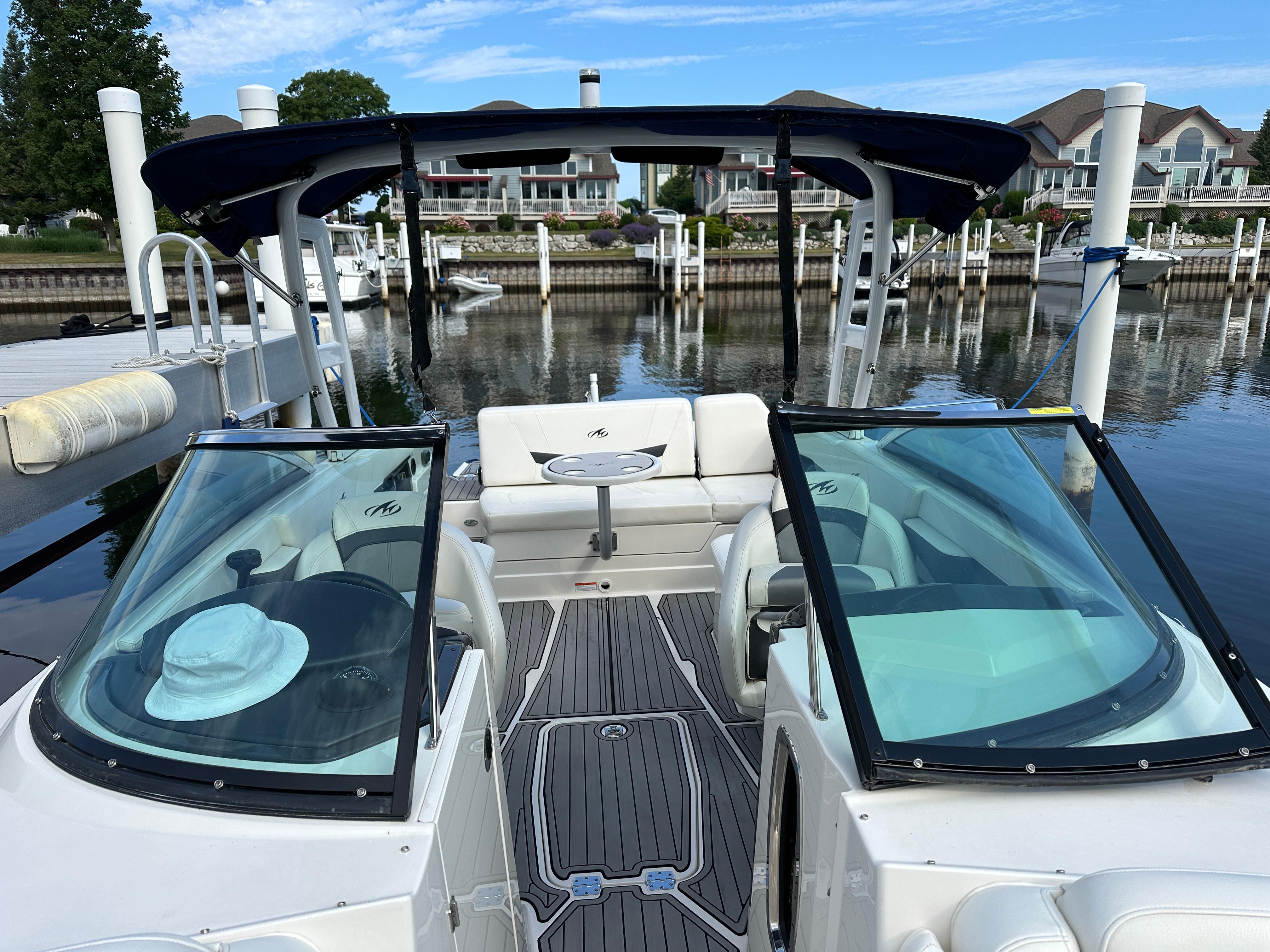 2014 Monterey 268 Super Sport boat docked at a marina with clear skies.