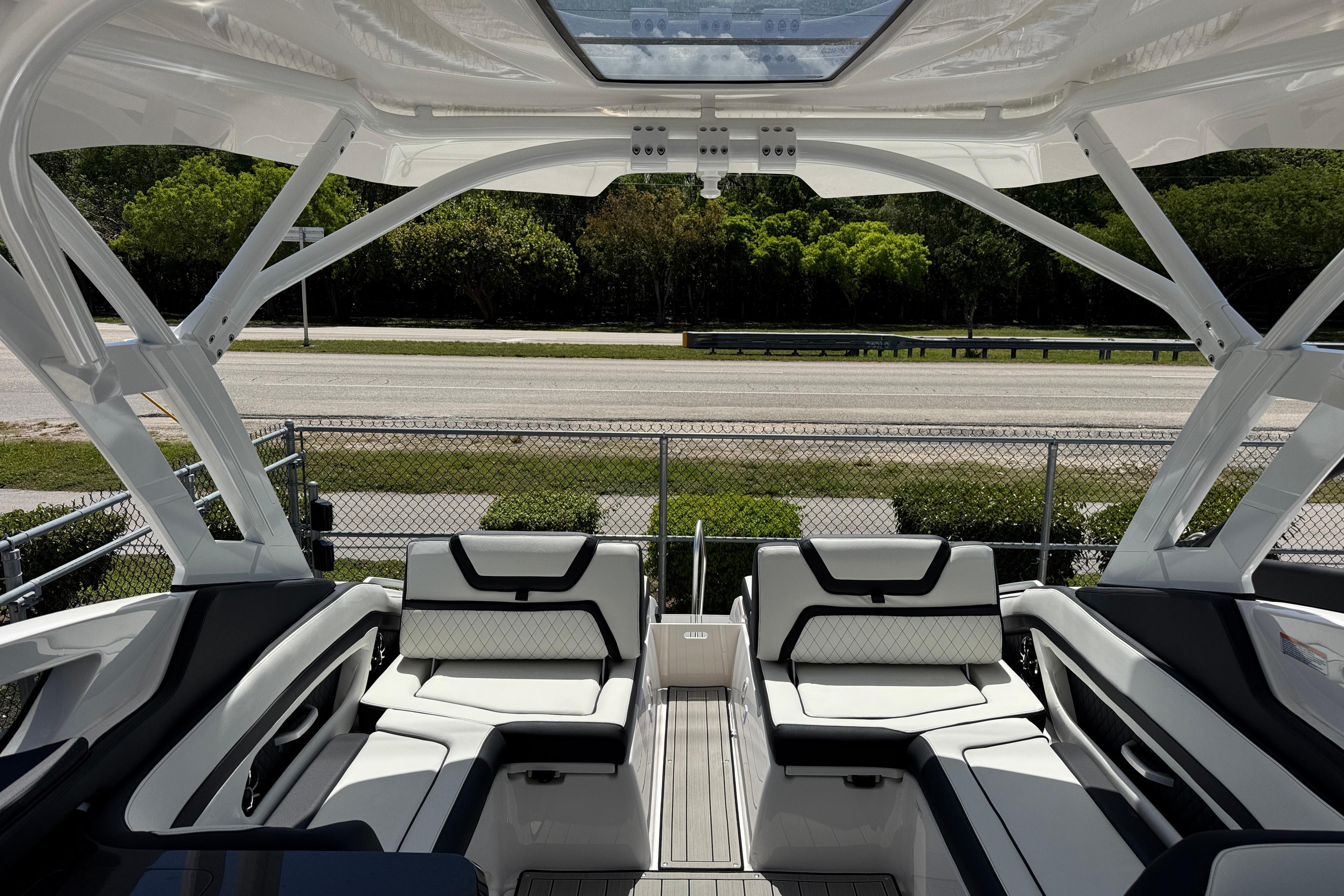 2026 Yamaha Boats 275SD interior with luxurious seating and modern design.
