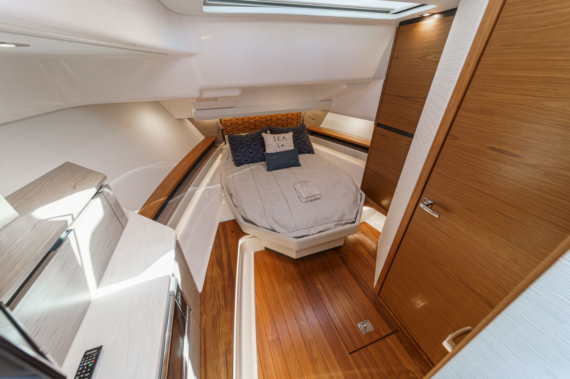 2023 Tiara Yachts 48 LS - 46