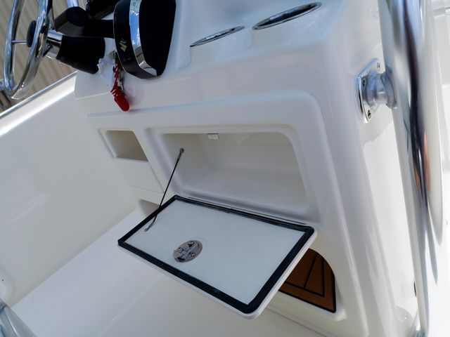 2027 Bulls Bay 230 Center Console - 32