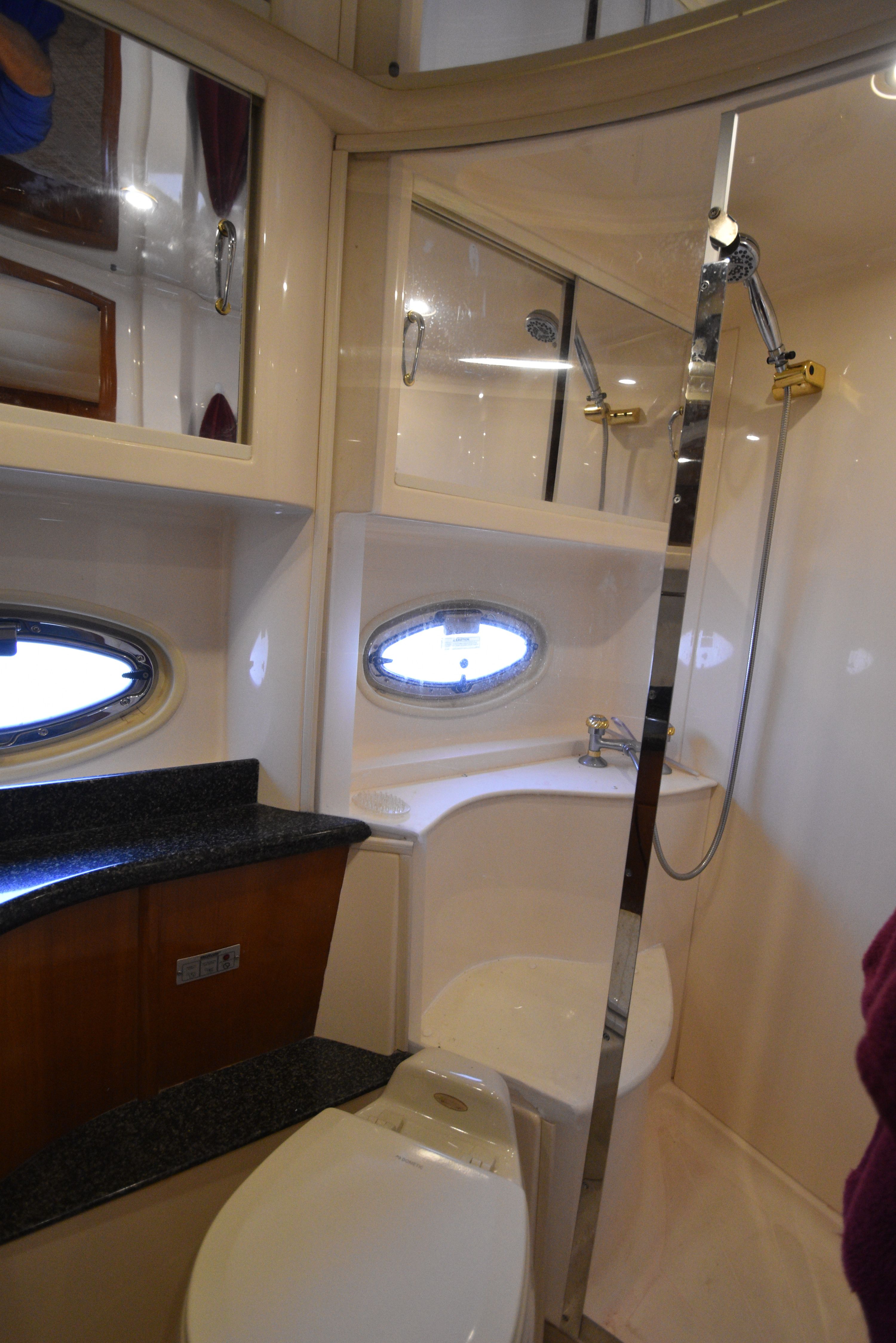2004 Carver 466 Motor Yacht - 57