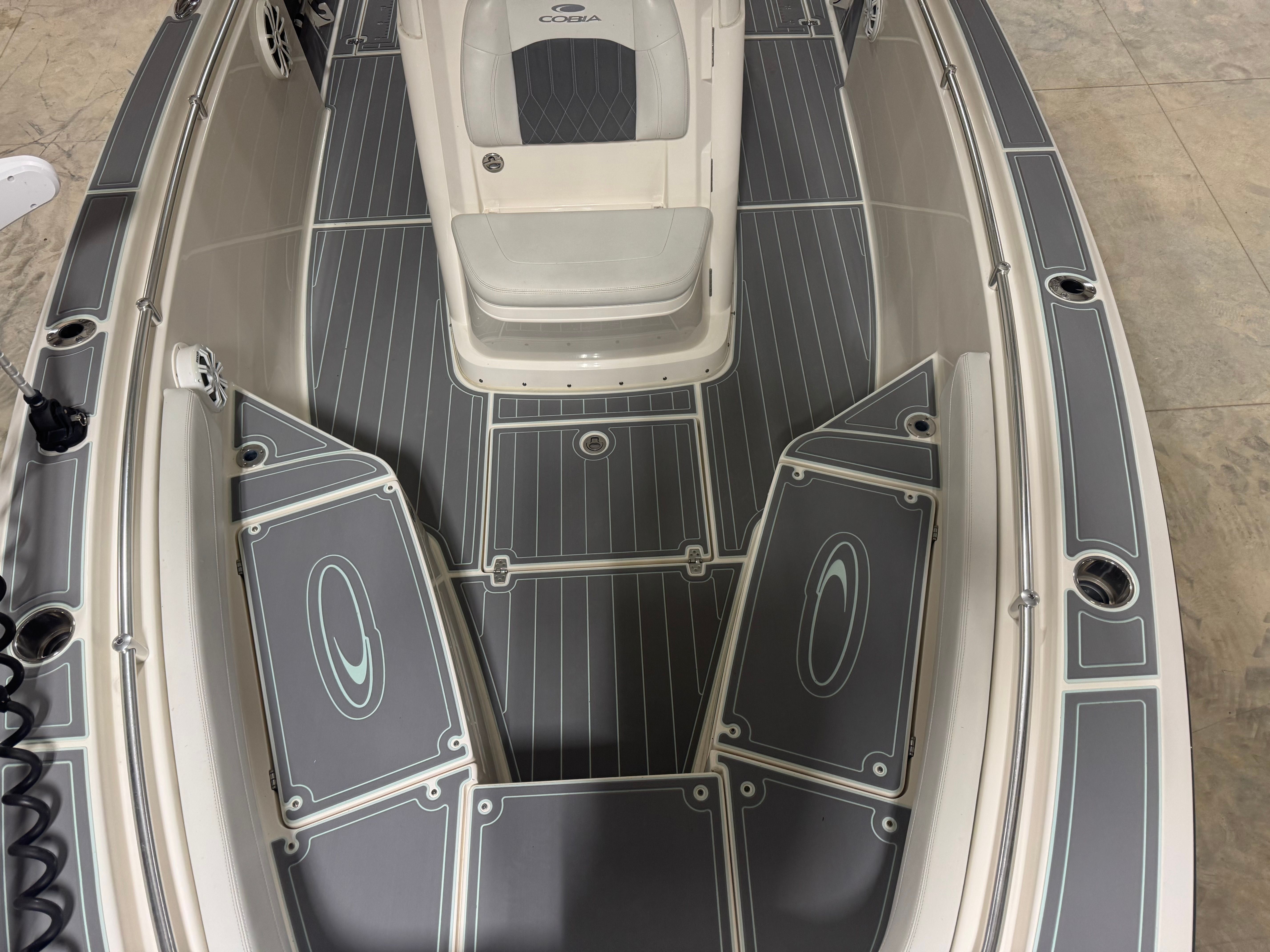 2021 Cobia 262 Center Console - 10