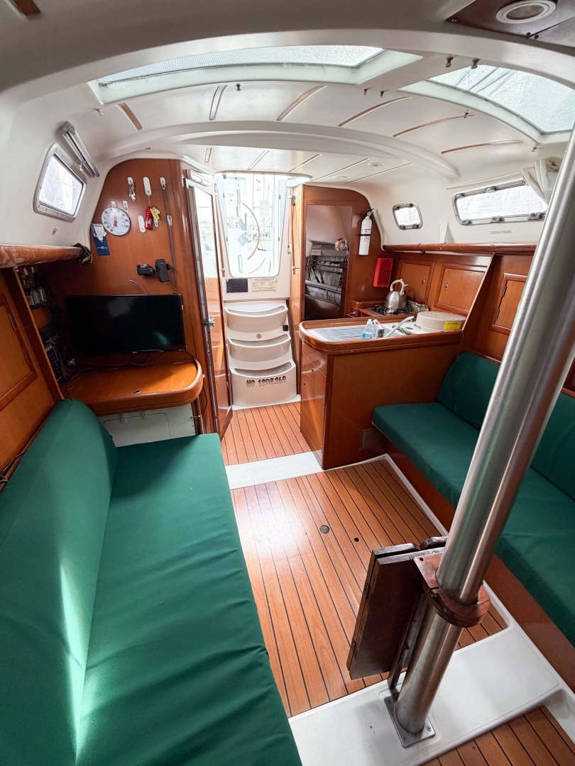 2007 Beneteau 323 - Image 7